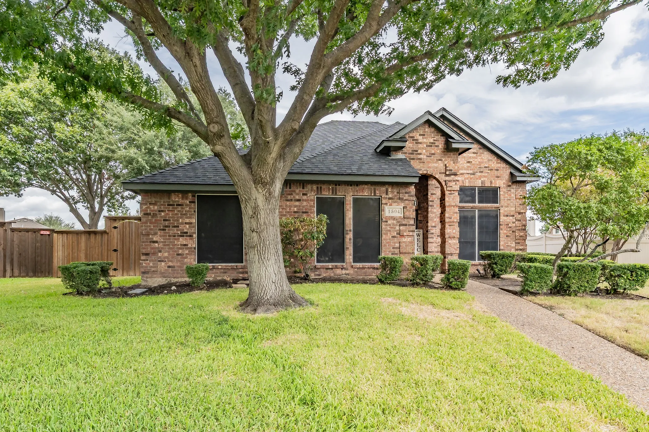 Single Family Residence For Sale in Collin County , 1504 Schooner Bay Drive, Wylie, Texas 75098, 3 Bedroom, 2 Bathroom, 2 Garage spaces, 1,301 Sqft, built in 1988, mls#21401333, Real Estate Agent in Wylie, Homes For Sale in Collin county, Homes For Sale in Wylie, Realtor in Wylie Texas, Real Estate Brokerage Independent Realty Texas, Luminita Cordes Realtor