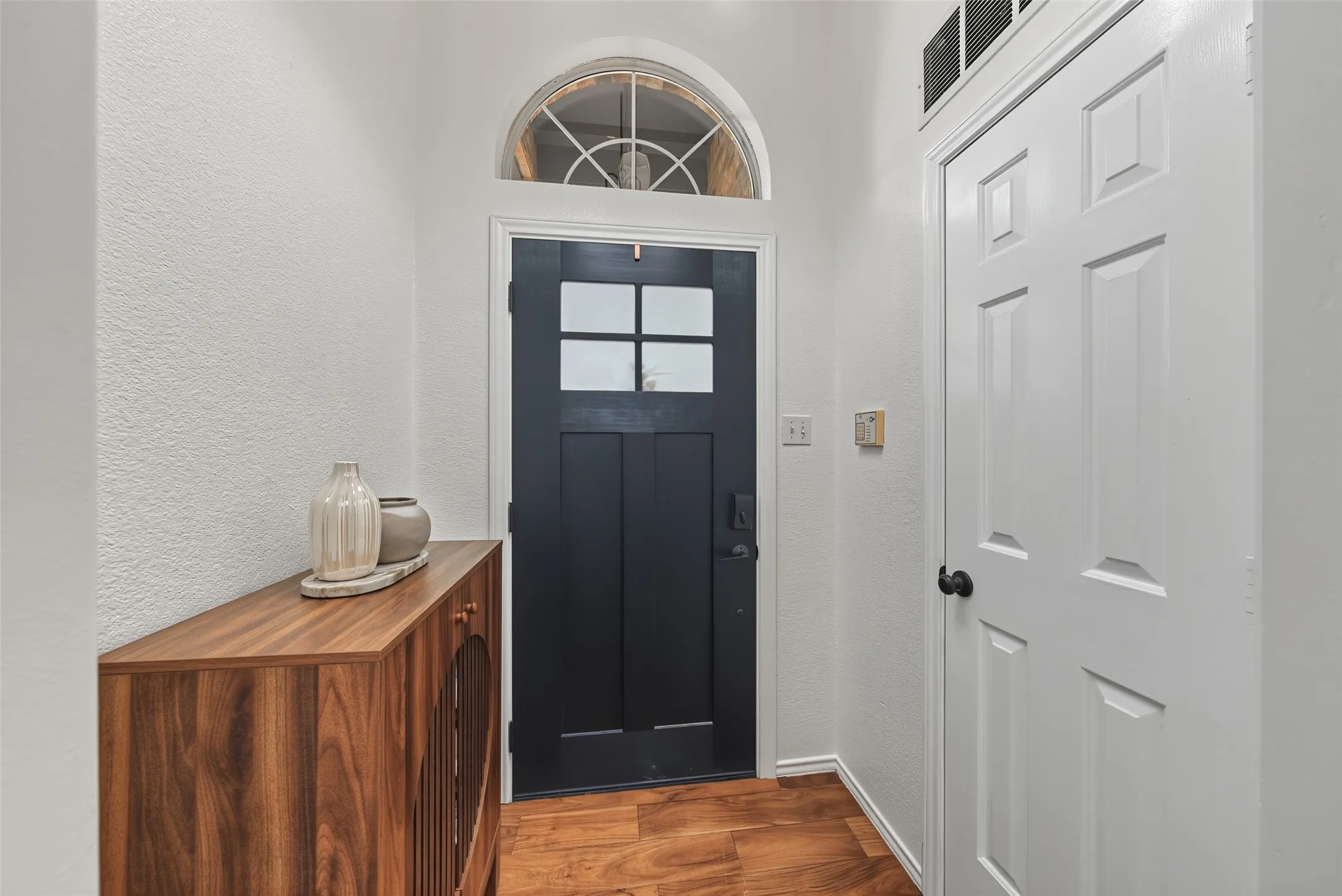 Single Family Residence For Sale in Collin County , 1504 Schooner Bay Drive, Wylie, Texas 75098, 3 Bedroom, 2 Bathroom, 2 Garage spaces, 1,301 Sqft, built in 1988, mls#21401333, Real Estate Agent in Wylie, Homes For Sale in Collin county, Homes For Sale in Wylie, Realtor in Wylie Texas, Real Estate Brokerage Independent Realty Texas, Luminita Cordes Realtor
