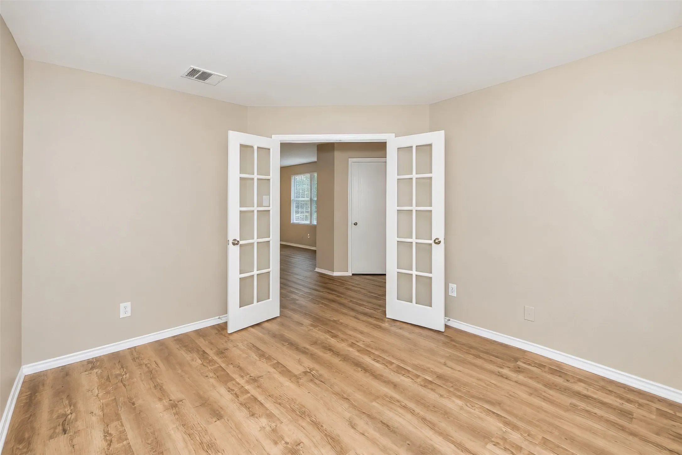 Single Family Residence For Sale in Tarrant County , 625 Horn Street, Crowley, Texas 76036, 3 Bedroom, 2 Bathroom, 2 Garage spaces, 1,804 Sqft, built in 2006, mls#21401476, Real Estate Agent in Crowley, Homes For Sale in Tarrant county, Homes For Sale in Crowley, Realtor in Crowley Texas, Real Estate Brokerage Independent Realty Texas, Luminita Cordes Realtor