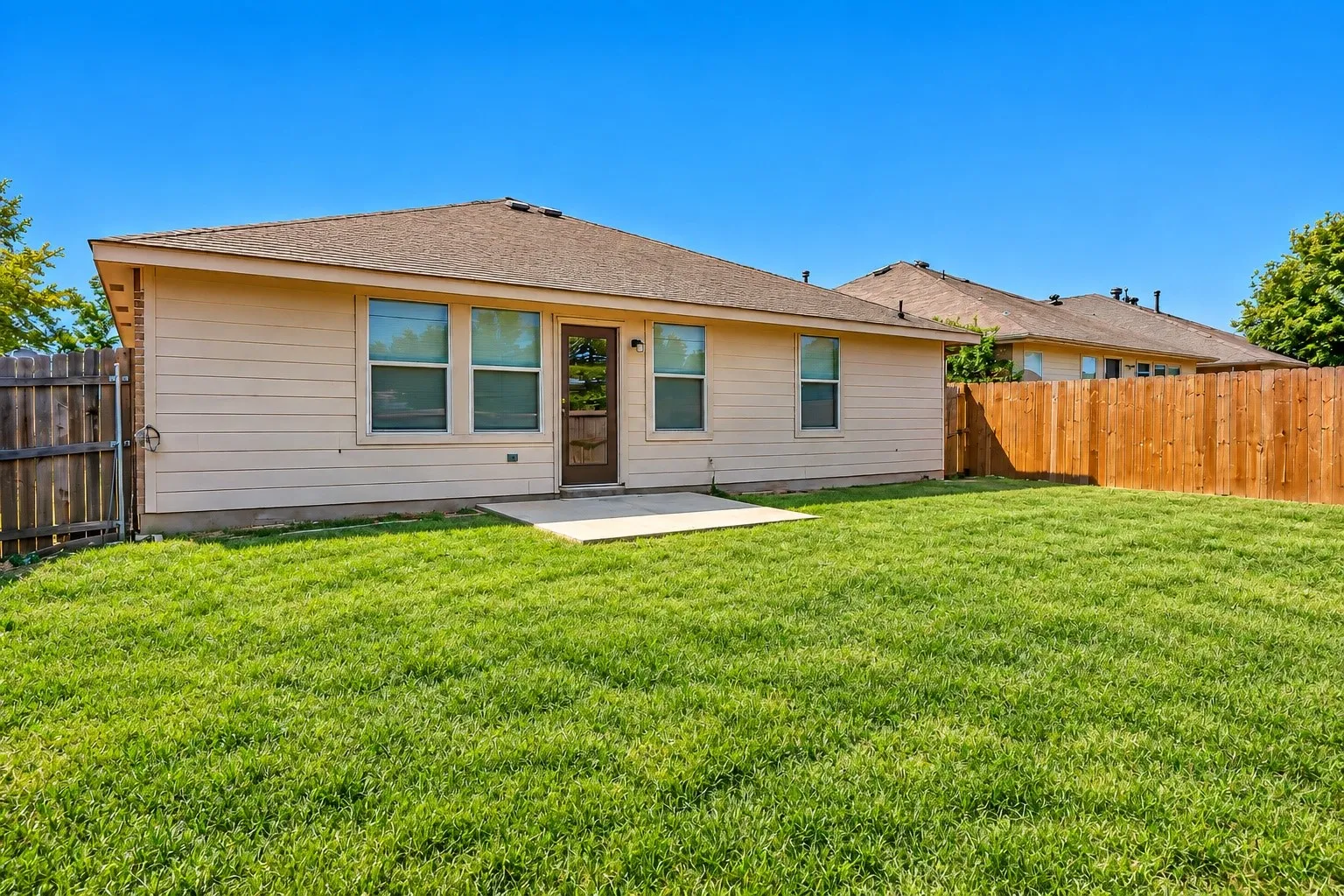 Single Family Residence For Sale in Tarrant County , 625 Horn Street, Crowley, Texas 76036, 3 Bedroom, 2 Bathroom, 2 Garage spaces, 1,804 Sqft, built in 2006, mls#21401476, Real Estate Agent in Crowley, Homes For Sale in Tarrant county, Homes For Sale in Crowley, Realtor in Crowley Texas, Real Estate Brokerage Independent Realty Texas, Luminita Cordes Realtor