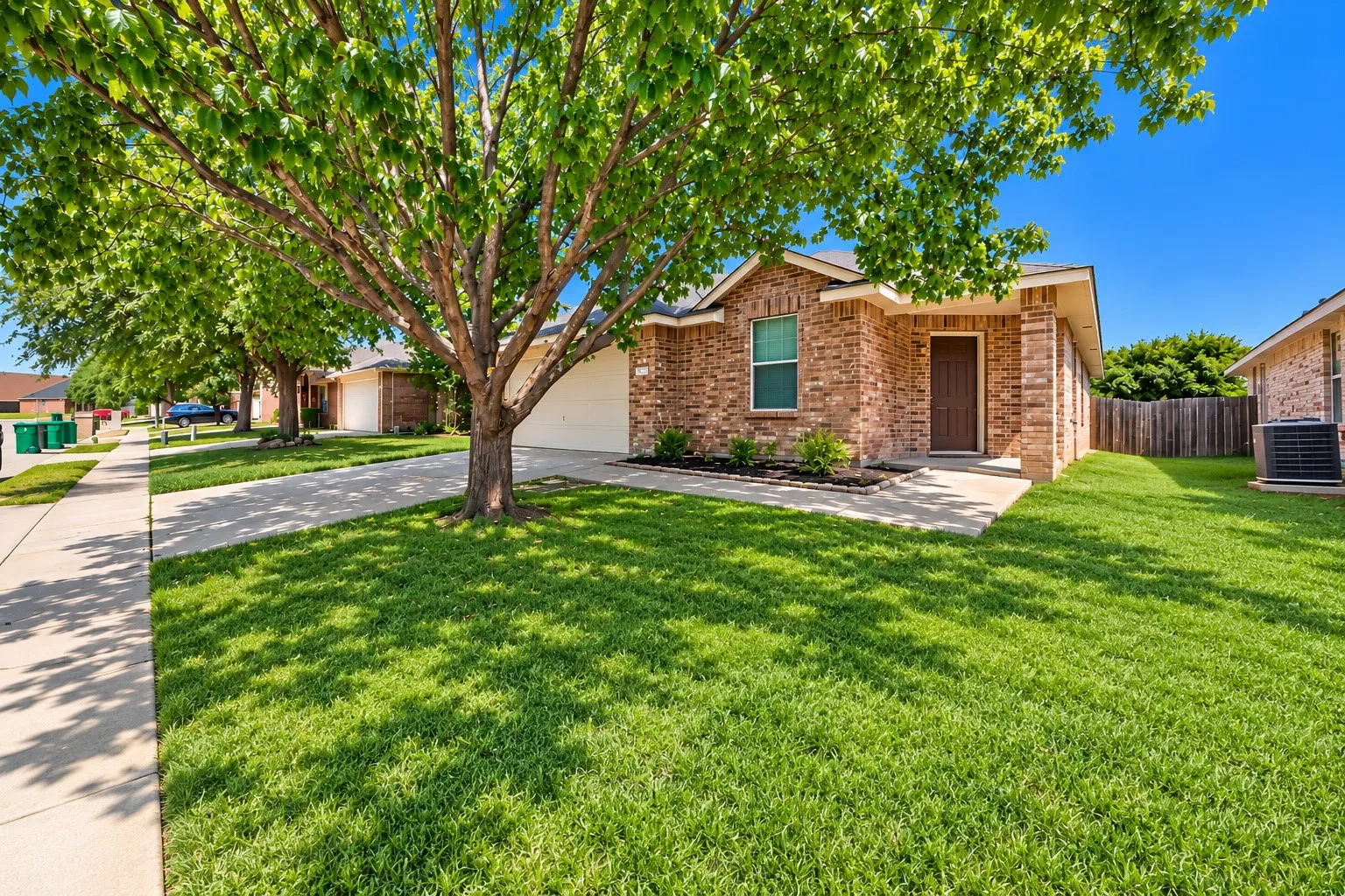 Single Family Residence For Sale in Tarrant County , 625 Horn Street, Crowley, Texas 76036, 3 Bedroom, 2 Bathroom, 2 Garage spaces, 1,804 Sqft, built in 2006, mls#21401476, Real Estate Agent in Crowley, Homes For Sale in Tarrant county, Homes For Sale in Crowley, Realtor in Crowley Texas, Real Estate Brokerage Independent Realty Texas, Luminita Cordes Realtor