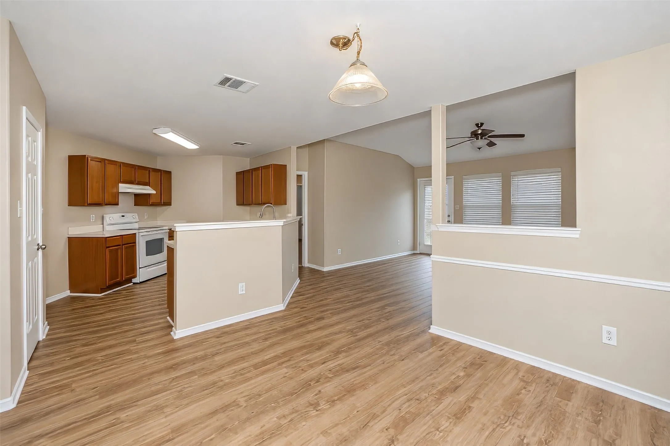 Single Family Residence For Sale in Tarrant County , 625 Horn Street, Crowley, Texas 76036, 3 Bedroom, 2 Bathroom, 2 Garage spaces, 1,804 Sqft, built in 2006, mls#21401476, Real Estate Agent in Crowley, Homes For Sale in Tarrant county, Homes For Sale in Crowley, Realtor in Crowley Texas, Real Estate Brokerage Independent Realty Texas, Luminita Cordes Realtor