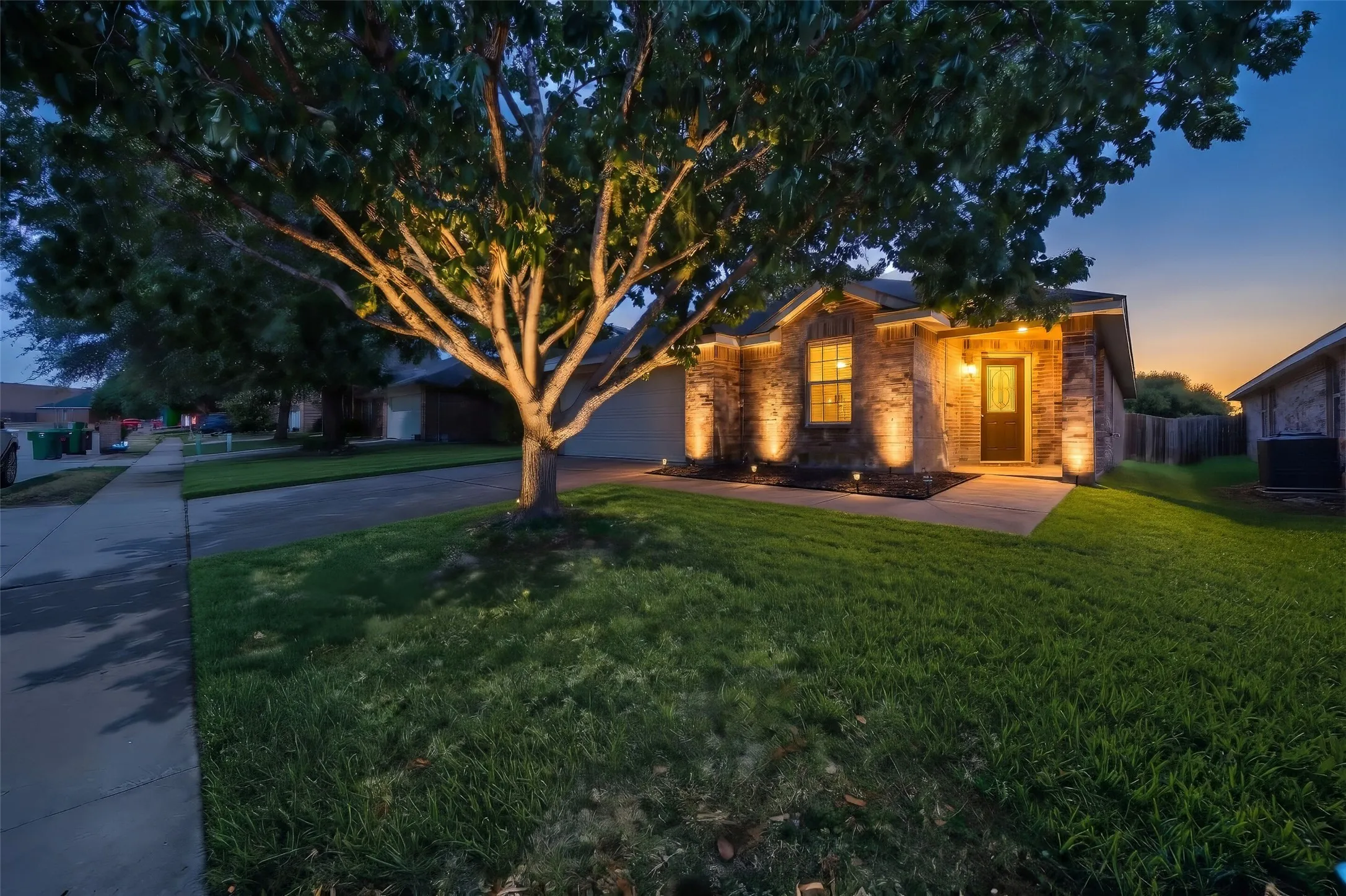 Single Family Residence For Sale in Tarrant County , 625 Horn Street, Crowley, Texas 76036, 3 Bedroom, 2 Bathroom, 2 Garage spaces, 1,804 Sqft, built in 2006, mls#21401476, Real Estate Agent in Crowley, Homes For Sale in Tarrant county, Homes For Sale in Crowley, Realtor in Crowley Texas, Real Estate Brokerage Independent Realty Texas, Luminita Cordes Realtor