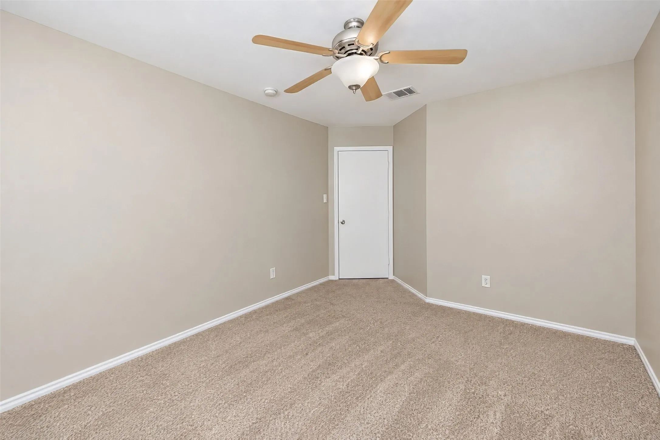 Single Family Residence For Sale in Tarrant County , 625 Horn Street, Crowley, Texas 76036, 3 Bedroom, 2 Bathroom, 2 Garage spaces, 1,804 Sqft, built in 2006, mls#21401476, Real Estate Agent in Crowley, Homes For Sale in Tarrant county, Homes For Sale in Crowley, Realtor in Crowley Texas, Real Estate Brokerage Independent Realty Texas, Luminita Cordes Realtor