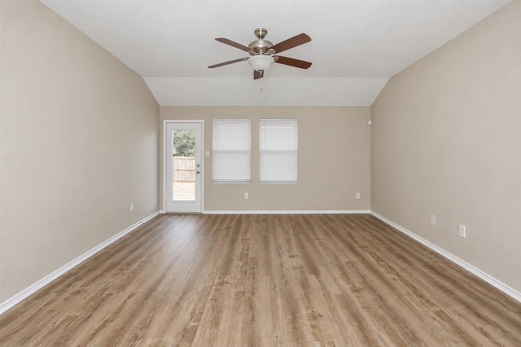Single Family Residence For Sale in Tarrant County , 625 Horn Street, Crowley, Texas 76036, 3 Bedroom, 2 Bathroom, 2 Garage spaces, 1,804 Sqft, built in 2006, mls#21401476, Real Estate Agent in Crowley, Homes For Sale in Tarrant county, Homes For Sale in Crowley, Realtor in Crowley Texas, Real Estate Brokerage Independent Realty Texas, Luminita Cordes Realtor