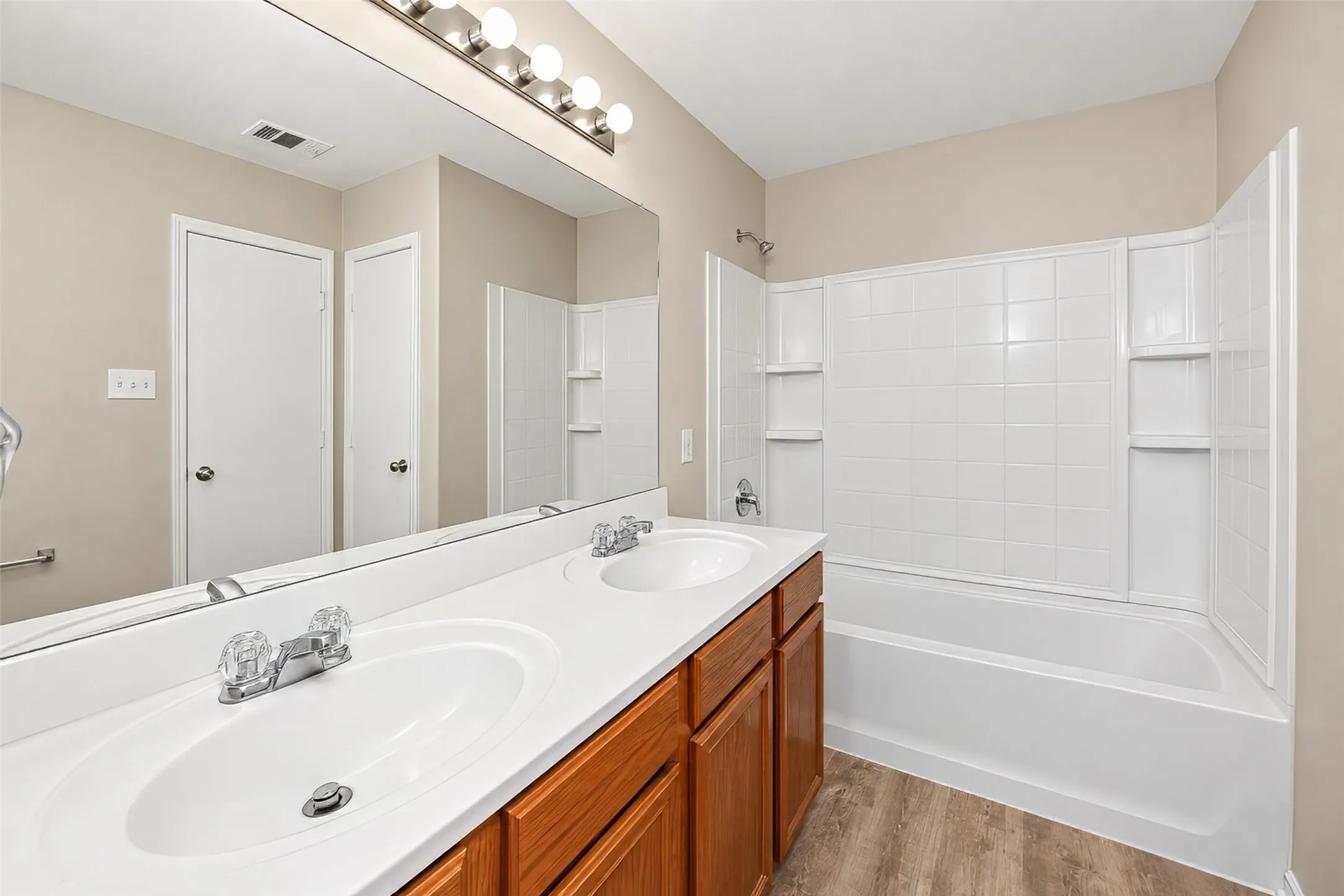 Single Family Residence For Sale in Tarrant County , 625 Horn Street, Crowley, Texas 76036, 3 Bedroom, 2 Bathroom, 2 Garage spaces, 1,804 Sqft, built in 2006, mls#21401476, Real Estate Agent in Crowley, Homes For Sale in Tarrant county, Homes For Sale in Crowley, Realtor in Crowley Texas, Real Estate Brokerage Independent Realty Texas, Luminita Cordes Realtor