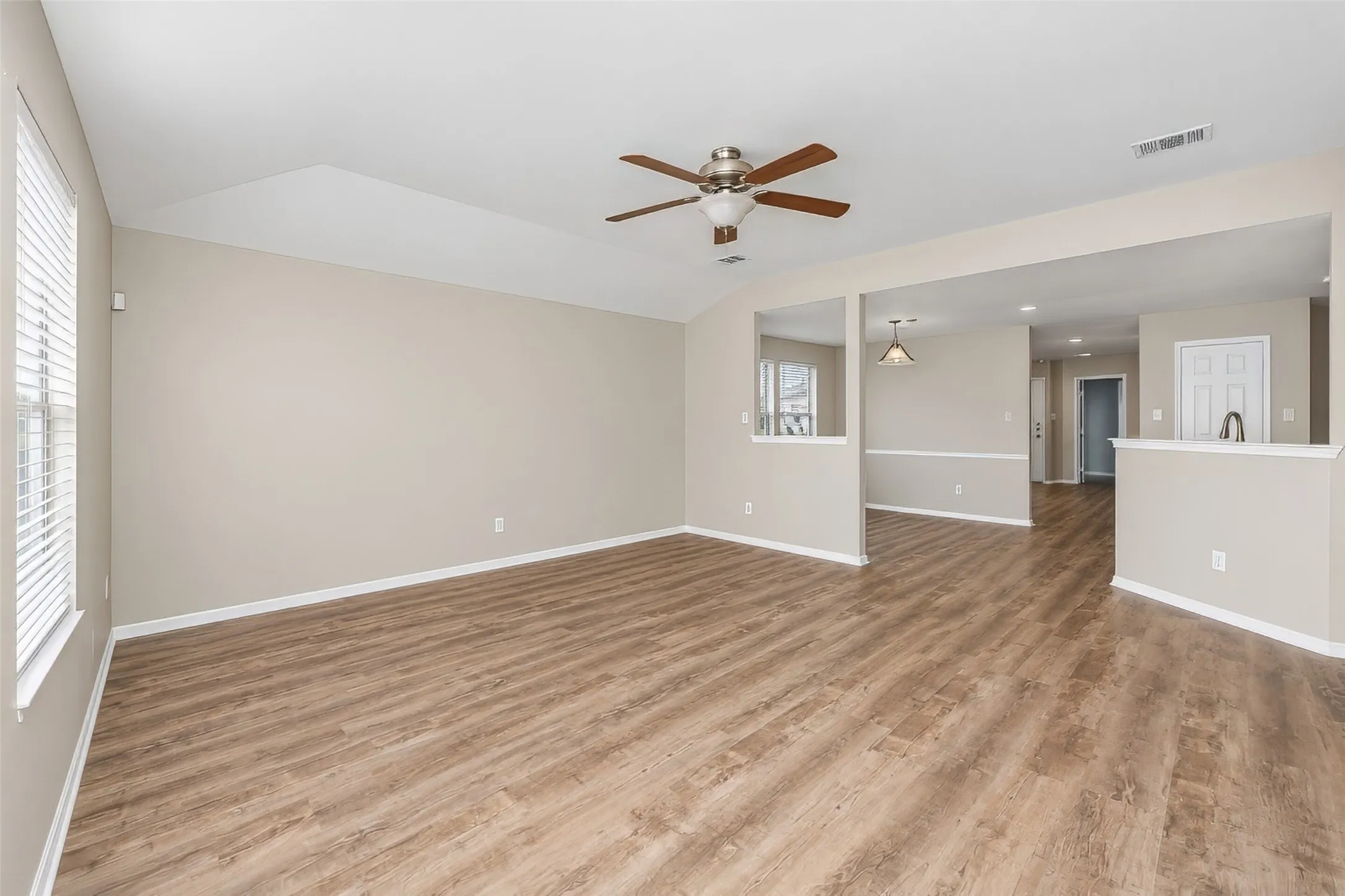 Single Family Residence For Sale in Tarrant County , 625 Horn Street, Crowley, Texas 76036, 3 Bedroom, 2 Bathroom, 2 Garage spaces, 1,804 Sqft, built in 2006, mls#21401476, Real Estate Agent in Crowley, Homes For Sale in Tarrant county, Homes For Sale in Crowley, Realtor in Crowley Texas, Real Estate Brokerage Independent Realty Texas, Luminita Cordes Realtor
