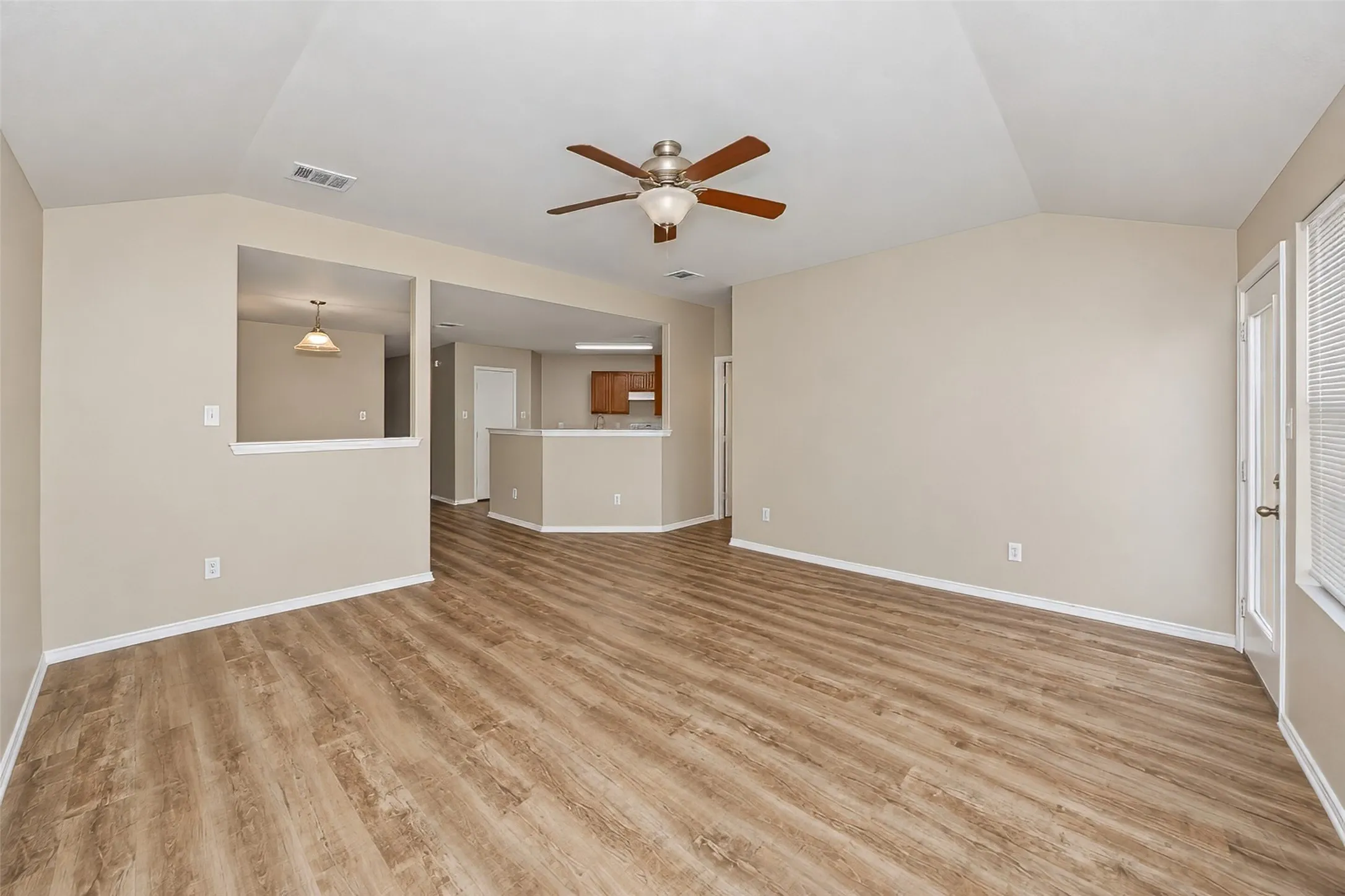 Single Family Residence For Sale in Tarrant County , 625 Horn Street, Crowley, Texas 76036, 3 Bedroom, 2 Bathroom, 2 Garage spaces, 1,804 Sqft, built in 2006, mls#21401476, Real Estate Agent in Crowley, Homes For Sale in Tarrant county, Homes For Sale in Crowley, Realtor in Crowley Texas, Real Estate Brokerage Independent Realty Texas, Luminita Cordes Realtor