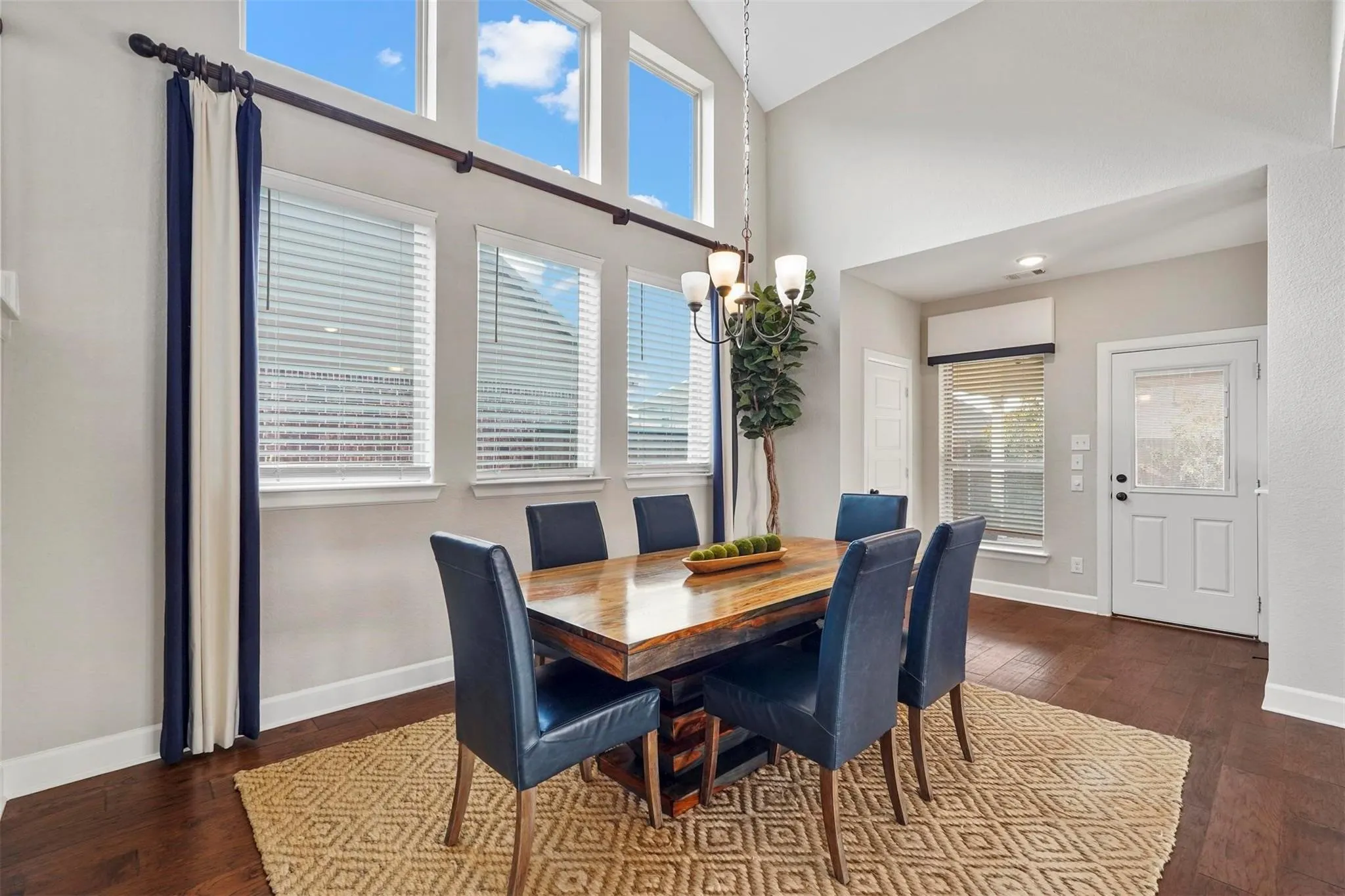 Single Family Residence For Rent in Kaufman County , 1609 Cedar Crest Drive, Forney, Texas 75126, 4 Bedroom, 3 Bathroom, 2 Garage spaces, 3,239 Sqft, built in 2017, mls#21401445, Real Estate Agent in Forney, Homes For Rent in Kaufman county, Homes For Rent in Forney, Realtor in Forney Texas, Real Estate Brokerage Independent Realty Texas, Luminita Cordes Realtor
