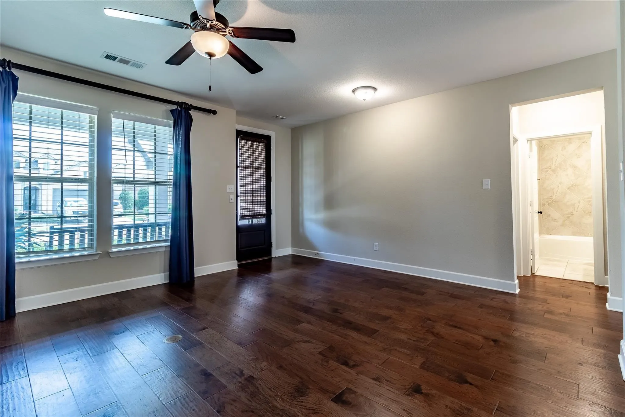 Single Family Residence For Rent in Kaufman County , 1609 Cedar Crest Drive, Forney, Texas 75126, 4 Bedroom, 3 Bathroom, 2 Garage spaces, 3,239 Sqft, built in 2017, mls#21401445, Real Estate Agent in Forney, Homes For Rent in Kaufman county, Homes For Rent in Forney, Realtor in Forney Texas, Real Estate Brokerage Independent Realty Texas, Luminita Cordes Realtor