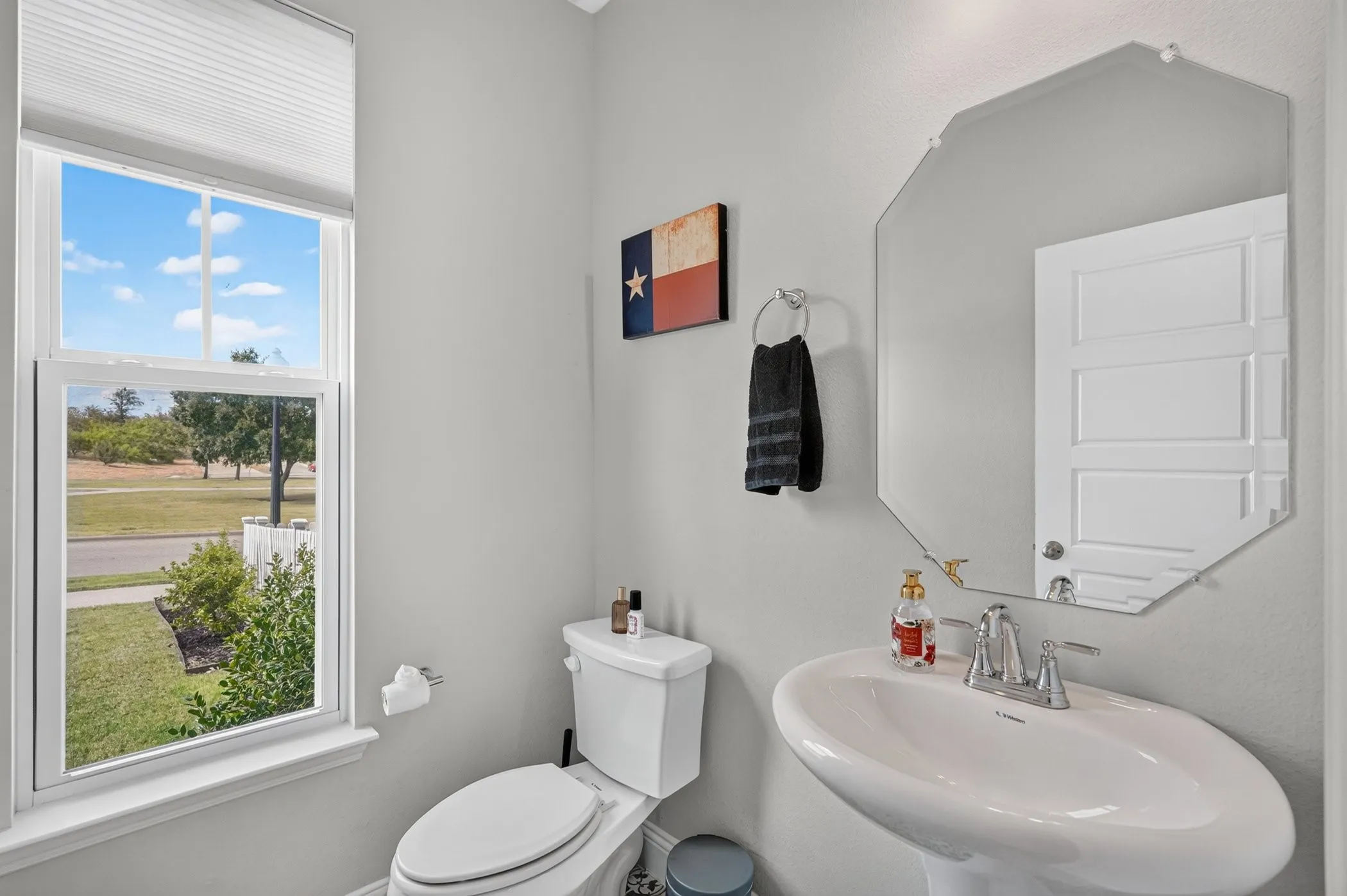 Single Family Residence For Sale in Dallas County , 3514 Patience Boulevard, Dallas, Texas 75236, 4 Bedroom, 4 Bathroom, 2 Garage spaces, 3,170 Sqft, built in 2021, mls#21401456, Real Estate Agent in Dallas, Homes For Sale in Dallas county, Homes For Sale in Dallas, Realtor in Dallas Texas, Real Estate Brokerage Independent Realty Texas, Luminita Cordes Realtor