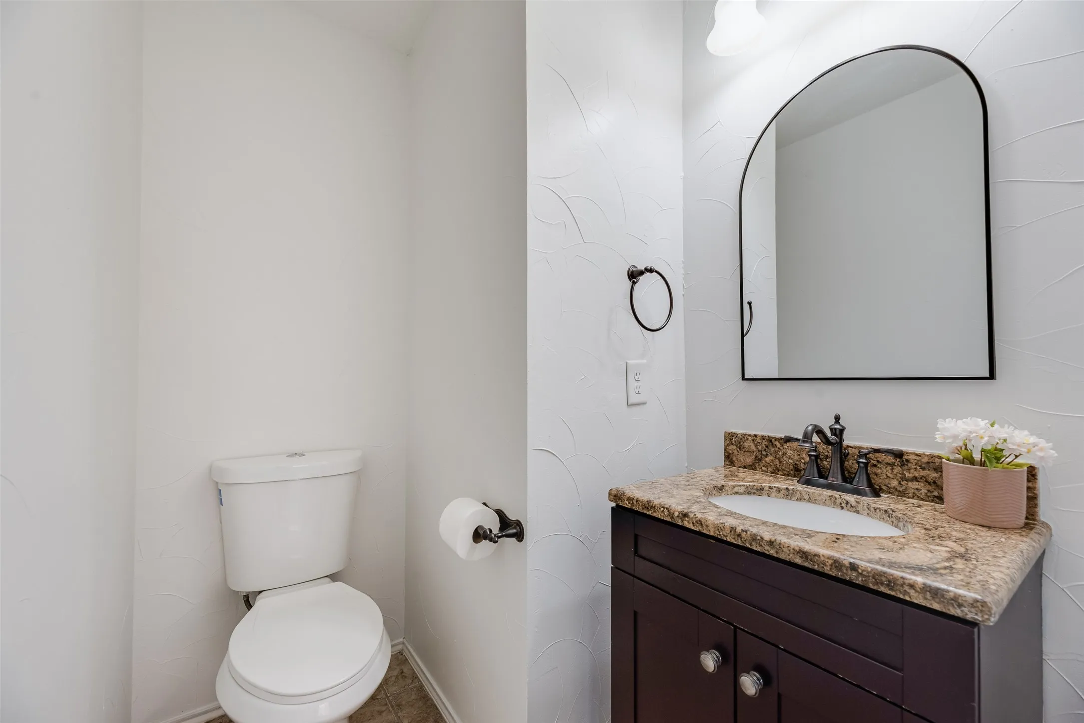 Single Family Residence For Sale in Denton County , 905 Elizabeth Drive, Lewisville, Texas 75067, 5 Bedroom, 3 Bathroom, 2 Garage spaces, 2,894 Sqft, built in 1999, mls#21398745, Real Estate Agent in Lewisville, Homes For Sale in Denton county, Homes For Sale in Lewisville, Realtor in Lewisville Texas, Real Estate Brokerage Independent Realty Texas, Luminita Cordes Realtor