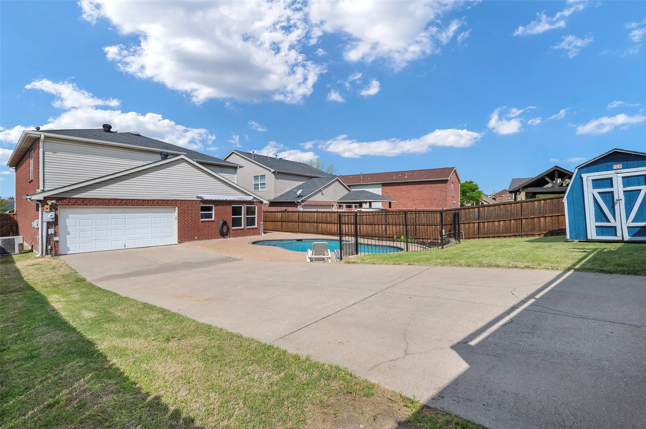 Single Family Residence For Sale in Denton County , 905 Elizabeth Drive, Lewisville, Texas 75067, 5 Bedroom, 3 Bathroom, 2 Garage spaces, 2,894 Sqft, built in 1999, mls#21398745, Real Estate Agent in Lewisville, Homes For Sale in Denton county, Homes For Sale in Lewisville, Realtor in Lewisville Texas, Real Estate Brokerage Independent Realty Texas, Luminita Cordes Realtor