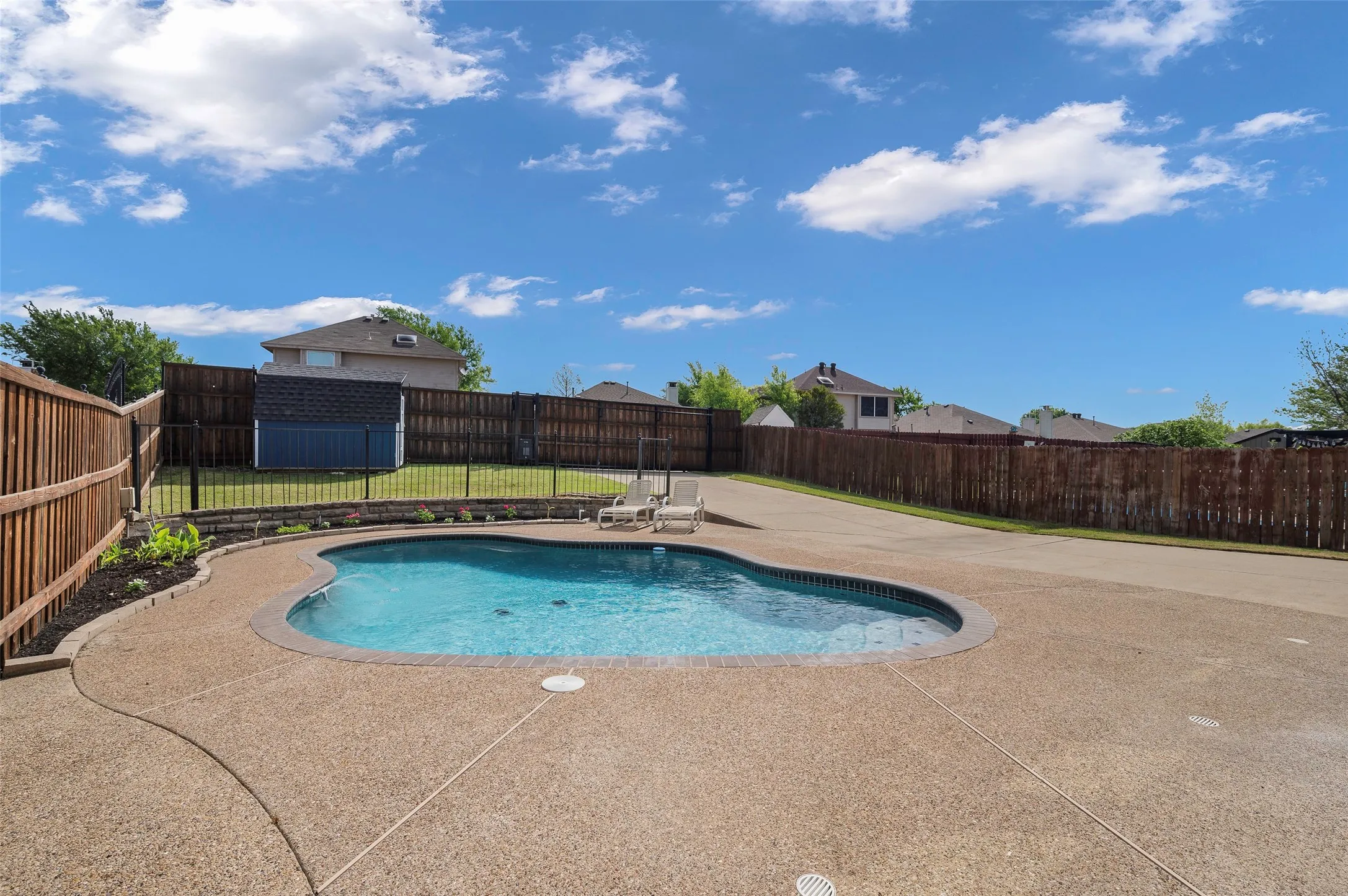 Single Family Residence For Sale in Denton County , 905 Elizabeth Drive, Lewisville, Texas 75067, 5 Bedroom, 3 Bathroom, 2 Garage spaces, 2,894 Sqft, built in 1999, mls#21398745, Real Estate Agent in Lewisville, Homes For Sale in Denton county, Homes For Sale in Lewisville, Realtor in Lewisville Texas, Real Estate Brokerage Independent Realty Texas, Luminita Cordes Realtor