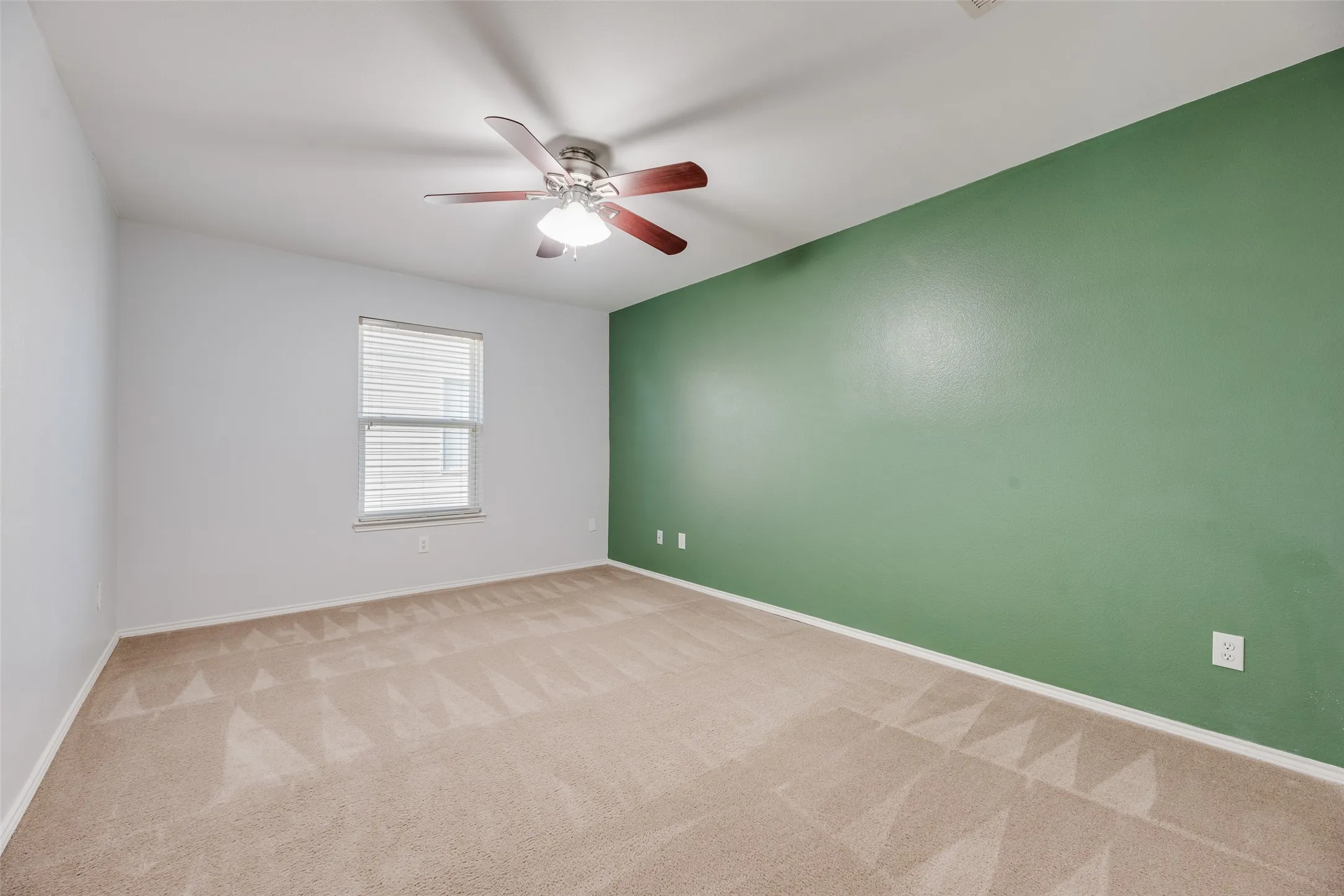 Single Family Residence For Sale in Denton County , 905 Elizabeth Drive, Lewisville, Texas 75067, 5 Bedroom, 3 Bathroom, 2 Garage spaces, 2,894 Sqft, built in 1999, mls#21398745, Real Estate Agent in Lewisville, Homes For Sale in Denton county, Homes For Sale in Lewisville, Realtor in Lewisville Texas, Real Estate Brokerage Independent Realty Texas, Luminita Cordes Realtor