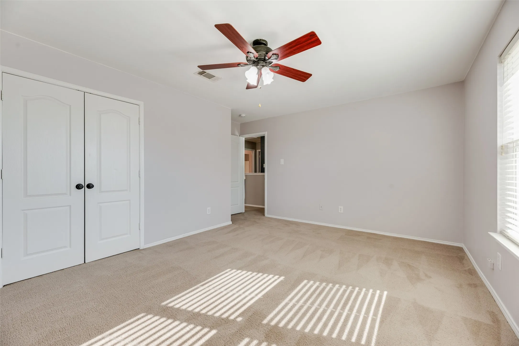 Single Family Residence For Sale in Denton County , 905 Elizabeth Drive, Lewisville, Texas 75067, 5 Bedroom, 3 Bathroom, 2 Garage spaces, 2,894 Sqft, built in 1999, mls#21398745, Real Estate Agent in Lewisville, Homes For Sale in Denton county, Homes For Sale in Lewisville, Realtor in Lewisville Texas, Real Estate Brokerage Independent Realty Texas, Luminita Cordes Realtor