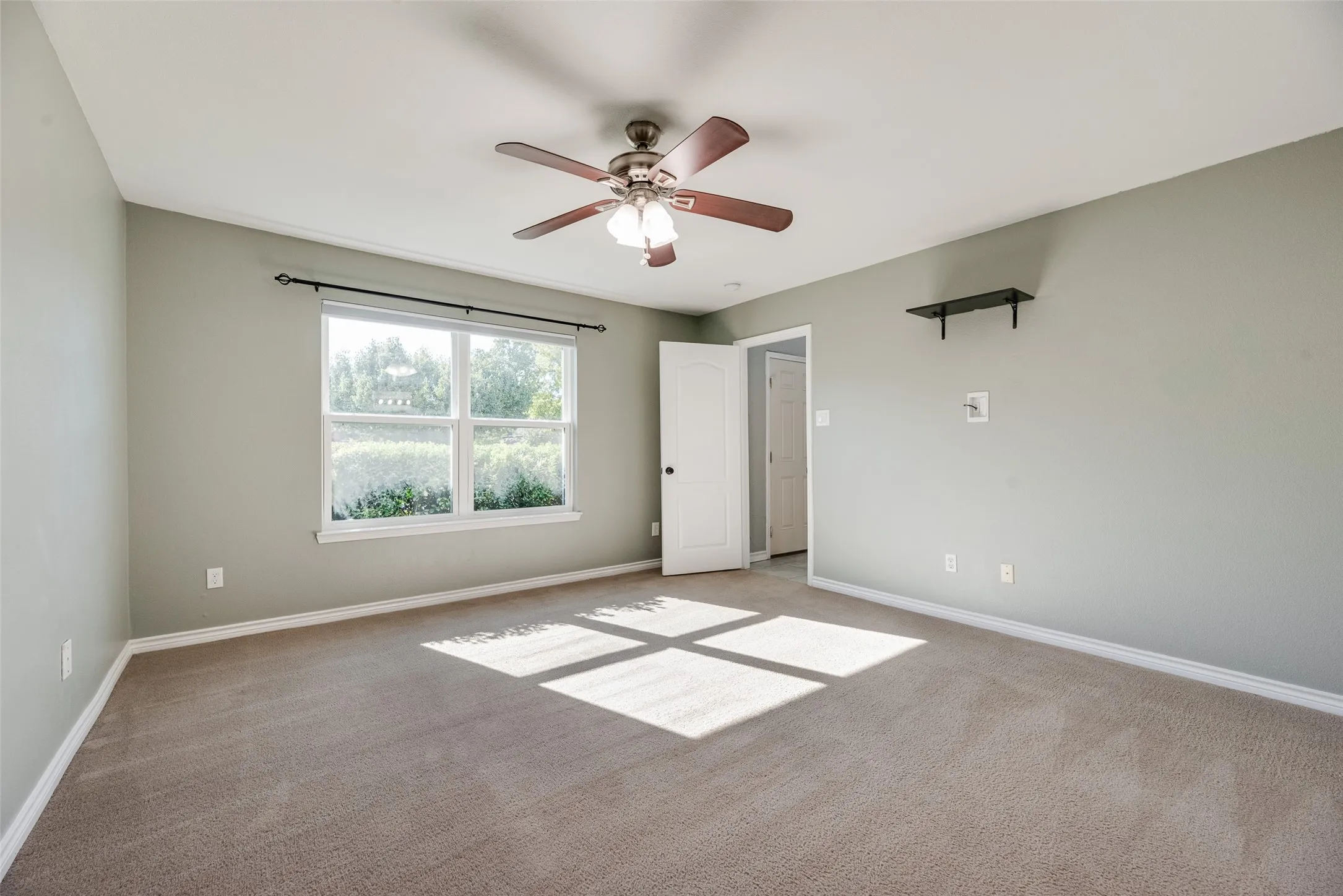 Single Family Residence For Sale in Denton County , 905 Elizabeth Drive, Lewisville, Texas 75067, 5 Bedroom, 3 Bathroom, 2 Garage spaces, 2,894 Sqft, built in 1999, mls#21398745, Real Estate Agent in Lewisville, Homes For Sale in Denton county, Homes For Sale in Lewisville, Realtor in Lewisville Texas, Real Estate Brokerage Independent Realty Texas, Luminita Cordes Realtor