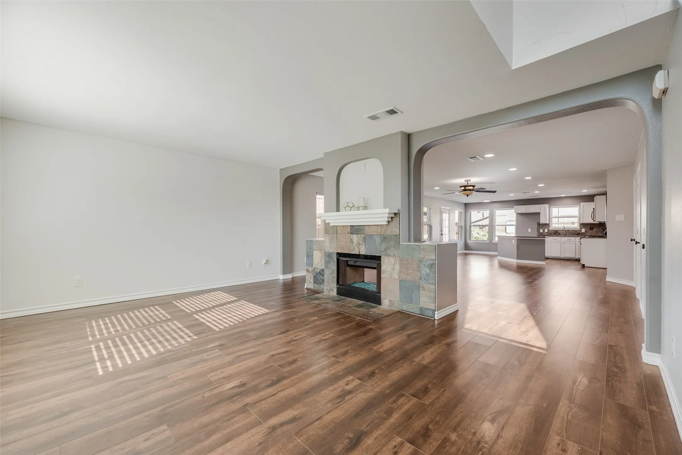 Single Family Residence For Sale in Denton County , 905 Elizabeth Drive, Lewisville, Texas 75067, 5 Bedroom, 3 Bathroom, 2 Garage spaces, 2,894 Sqft, built in 1999, mls#21398745, Real Estate Agent in Lewisville, Homes For Sale in Denton county, Homes For Sale in Lewisville, Realtor in Lewisville Texas, Real Estate Brokerage Independent Realty Texas, Luminita Cordes Realtor