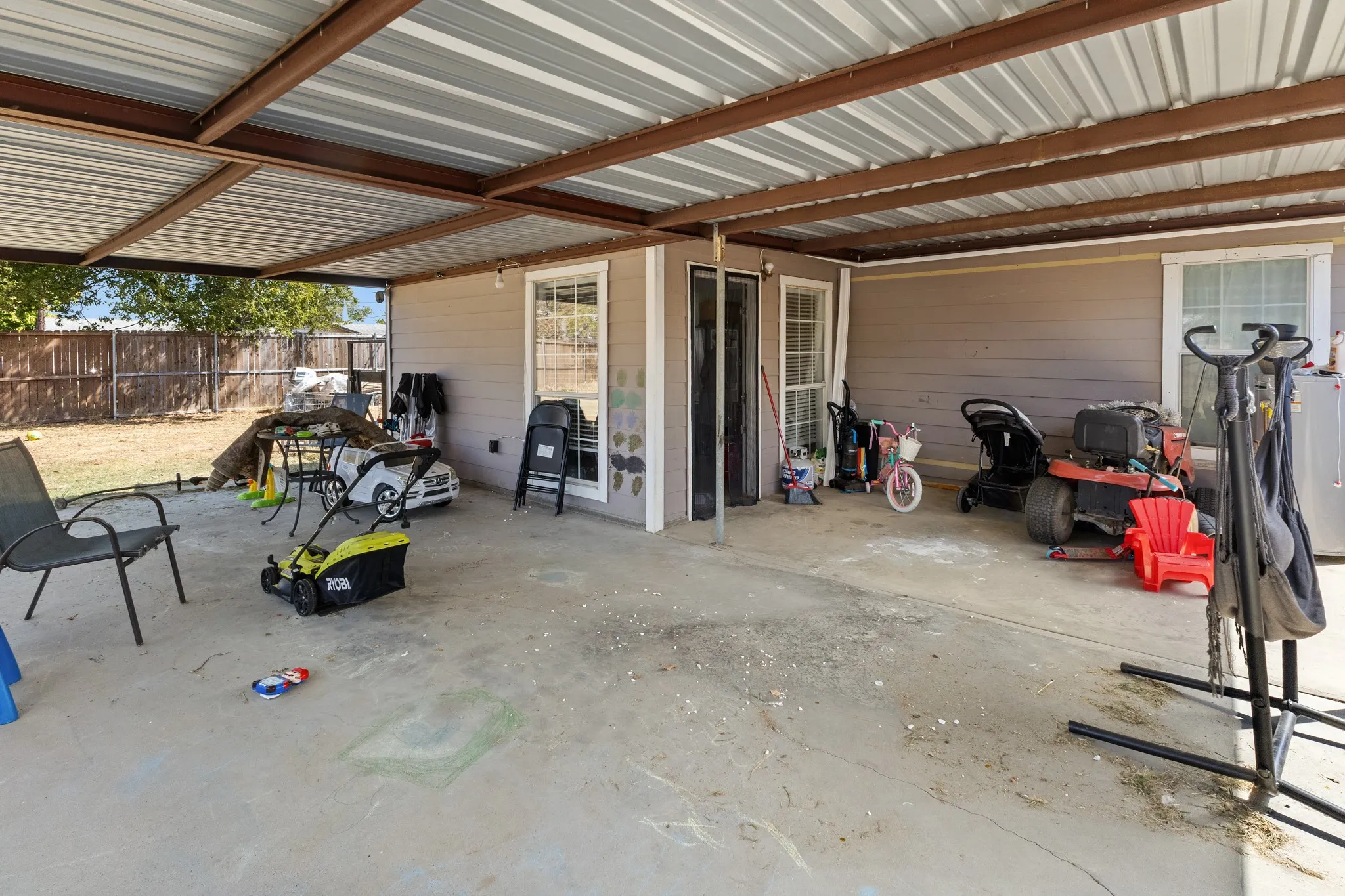 Single Family Residence For Sale in Johnson County , 401 E Davis Avenue, Alvarado, Texas 76009, 3 Bedroom, 1 Bathroom, Garage spaces, 1,384 Sqft, built in 1950, mls#21397735, Real Estate Agent in Alvarado, Homes For Sale in Johnson county, Homes For Sale in Alvarado, Realtor in Alvarado Texas, Real Estate Brokerage Independent Realty Texas, Luminita Cordes Realtor