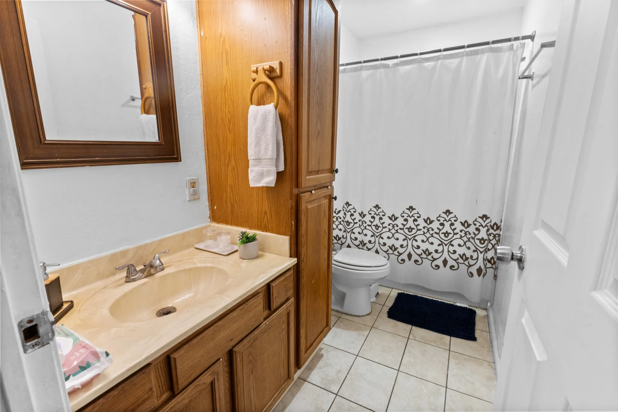 Single Family Residence For Sale in Johnson County , 401 E Davis Avenue, Alvarado, Texas 76009, 3 Bedroom, 1 Bathroom, Garage spaces, 1,384 Sqft, built in 1950, mls#21397735, Real Estate Agent in Alvarado, Homes For Sale in Johnson county, Homes For Sale in Alvarado, Realtor in Alvarado Texas, Real Estate Brokerage Independent Realty Texas, Luminita Cordes Realtor