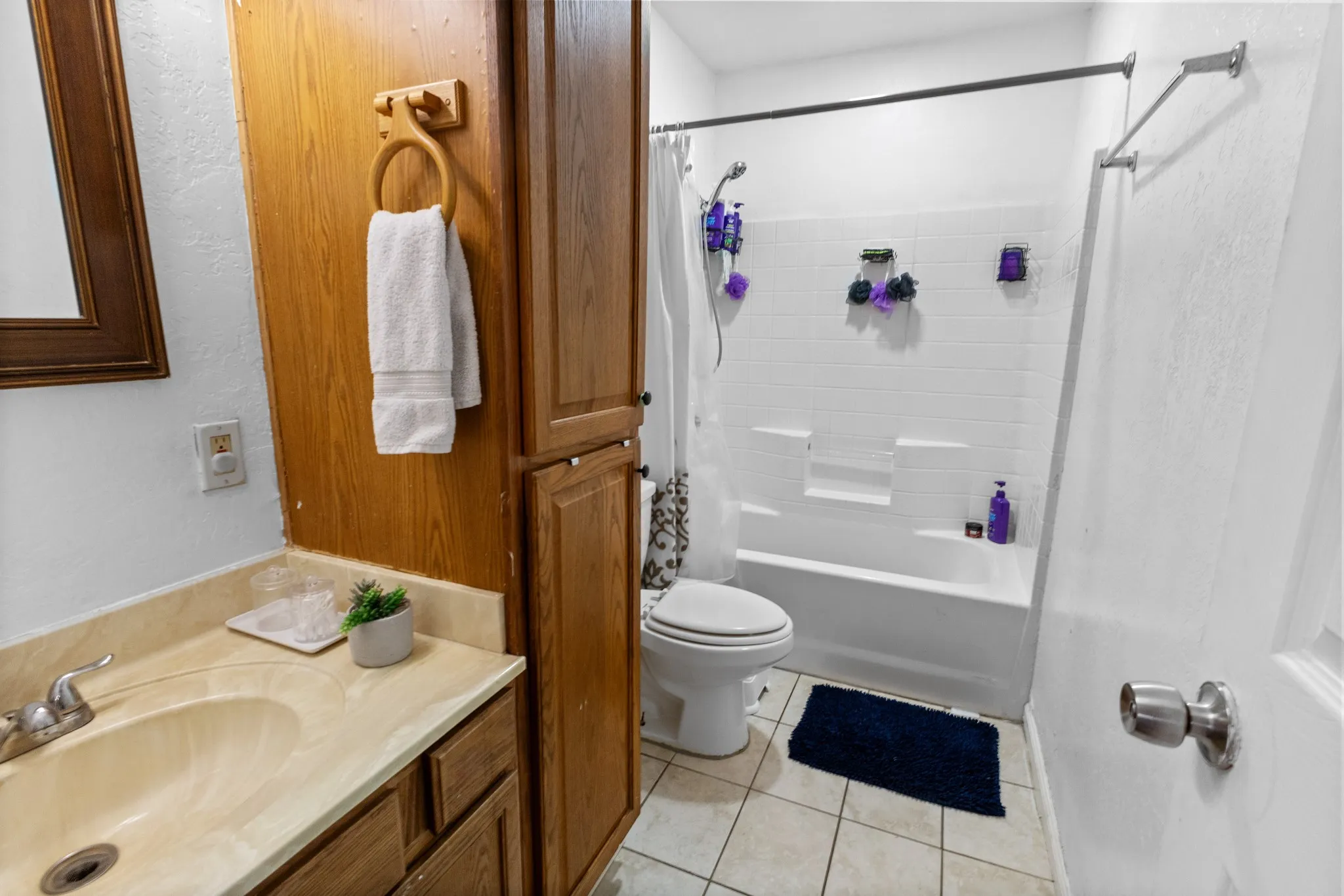 Single Family Residence For Sale in Johnson County , 401 E Davis Avenue, Alvarado, Texas 76009, 3 Bedroom, 1 Bathroom, Garage spaces, 1,384 Sqft, built in 1950, mls#21397735, Real Estate Agent in Alvarado, Homes For Sale in Johnson county, Homes For Sale in Alvarado, Realtor in Alvarado Texas, Real Estate Brokerage Independent Realty Texas, Luminita Cordes Realtor