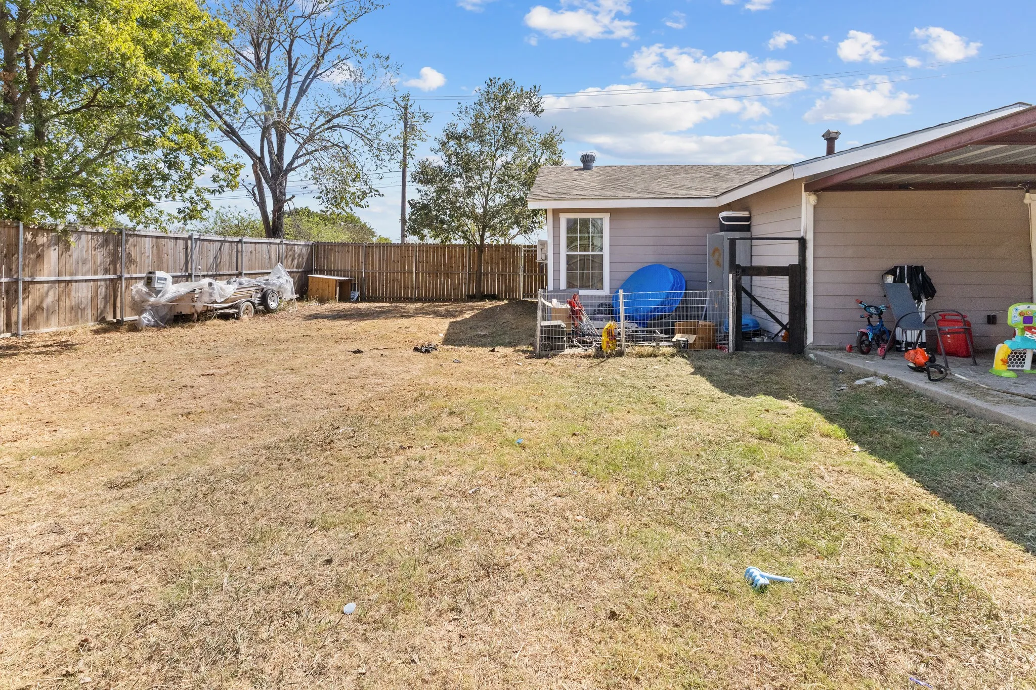 Single Family Residence For Sale in Johnson County , 401 E Davis Avenue, Alvarado, Texas 76009, 3 Bedroom, 1 Bathroom, Garage spaces, 1,384 Sqft, built in 1950, mls#21397735, Real Estate Agent in Alvarado, Homes For Sale in Johnson county, Homes For Sale in Alvarado, Realtor in Alvarado Texas, Real Estate Brokerage Independent Realty Texas, Luminita Cordes Realtor