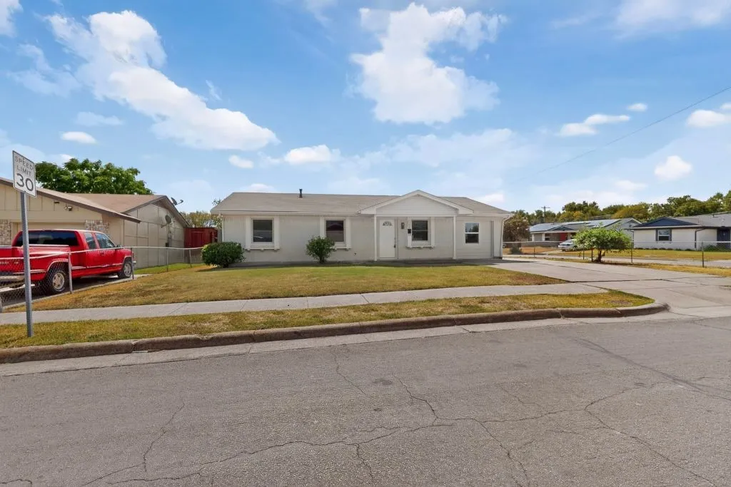 Single Family Residence For Sale in Dallas County , 3204 Pacesetter Drive, Dallas, Texas 75241, 4 Bedroom, 2 Bathroom, Garage spaces, 1,370 Sqft, built in 1972, mls#21401586, Real Estate Agent in Dallas, Homes For Sale in Dallas county, Homes For Sale in Dallas, Realtor in Dallas Texas, Real Estate Brokerage Independent Realty Texas, Luminita Cordes Realtor