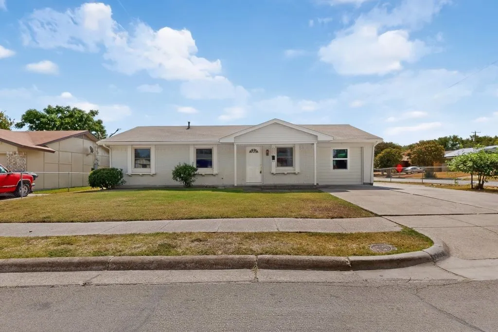 Single Family Residence For Sale in Dallas County , 3204 Pacesetter Drive, Dallas, Texas 75241, 4 Bedroom, 2 Bathroom, Garage spaces, 1,370 Sqft, built in 1972, mls#21401586, Real Estate Agent in Dallas, Homes For Sale in Dallas county, Homes For Sale in Dallas, Realtor in Dallas Texas, Real Estate Brokerage Independent Realty Texas, Luminita Cordes Realtor