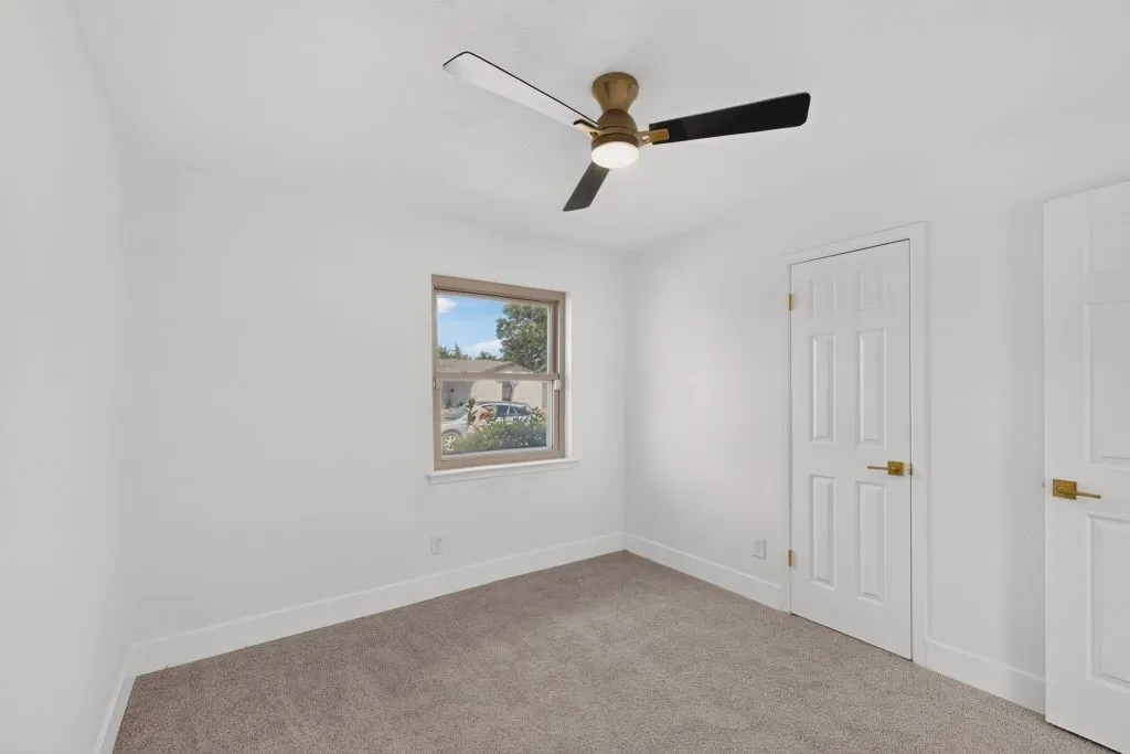 Single Family Residence For Sale in Dallas County , 3204 Pacesetter Drive, Dallas, Texas 75241, 4 Bedroom, 2 Bathroom, Garage spaces, 1,370 Sqft, built in 1972, mls#21401586, Real Estate Agent in Dallas, Homes For Sale in Dallas county, Homes For Sale in Dallas, Realtor in Dallas Texas, Real Estate Brokerage Independent Realty Texas, Luminita Cordes Realtor