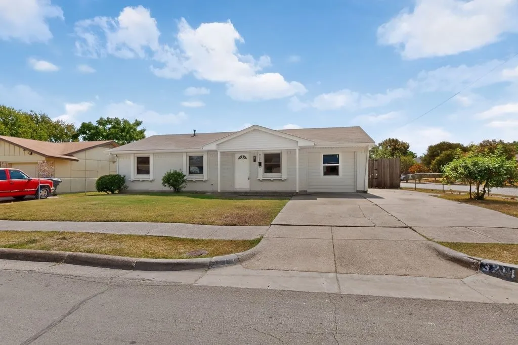 Single Family Residence For Sale in Dallas County , 3204 Pacesetter Drive, Dallas, Texas 75241, 4 Bedroom, 2 Bathroom, Garage spaces, 1,370 Sqft, built in 1972, mls#21401586, Real Estate Agent in Dallas, Homes For Sale in Dallas county, Homes For Sale in Dallas, Realtor in Dallas Texas, Real Estate Brokerage Independent Realty Texas, Luminita Cordes Realtor