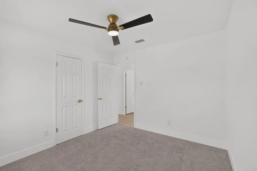 Single Family Residence For Sale in Dallas County , 3204 Pacesetter Drive, Dallas, Texas 75241, 4 Bedroom, 2 Bathroom, Garage spaces, 1,370 Sqft, built in 1972, mls#21401586, Real Estate Agent in Dallas, Homes For Sale in Dallas county, Homes For Sale in Dallas, Realtor in Dallas Texas, Real Estate Brokerage Independent Realty Texas, Luminita Cordes Realtor