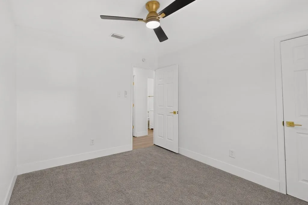 Single Family Residence For Sale in Dallas County , 3204 Pacesetter Drive, Dallas, Texas 75241, 4 Bedroom, 2 Bathroom, Garage spaces, 1,370 Sqft, built in 1972, mls#21401586, Real Estate Agent in Dallas, Homes For Sale in Dallas county, Homes For Sale in Dallas, Realtor in Dallas Texas, Real Estate Brokerage Independent Realty Texas, Luminita Cordes Realtor