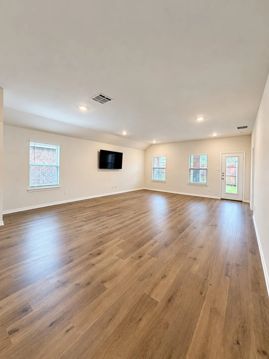 Single Family Residence For Rent in Hunt County , 217 Redbarn Lane, Caddo Mills, Texas 75135, 4 Bedroom, 2 Bathroom, 2 Garage spaces, 2,106 Sqft, built in 2023, mls#21399990, Real Estate Agent in Caddo Mills, Homes For Rent in Hunt county, Homes For Rent in Caddo Mills, Realtor in Caddo Mills Texas, Real Estate Brokerage Independent Realty Texas, Luminita Cordes Realtor