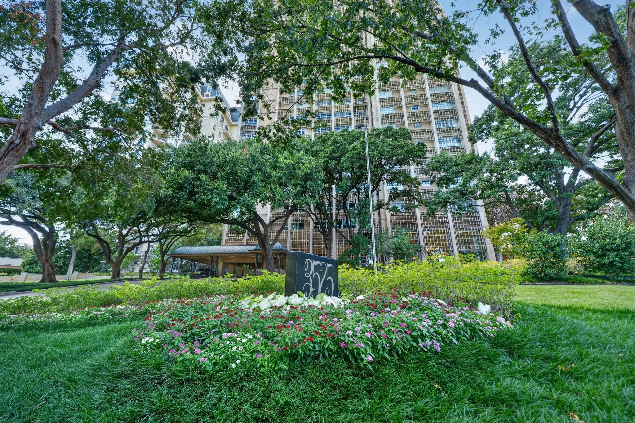 Condominium For Sale in Dallas County , 3525 Turtle Creek Boulevard 17B, Dallas, Texas 75219, 3 Bedroom, 4 Bathroom, 2 Garage spaces, 3,671 Sqft, built in 1957, mls#21397836, Real Estate Agent in Dallas, Homes For Sale in Dallas county, Homes For Sale in Dallas, Realtor in Dallas Texas, Real Estate Brokerage Independent Realty Texas, Luminita Cordes Realtor