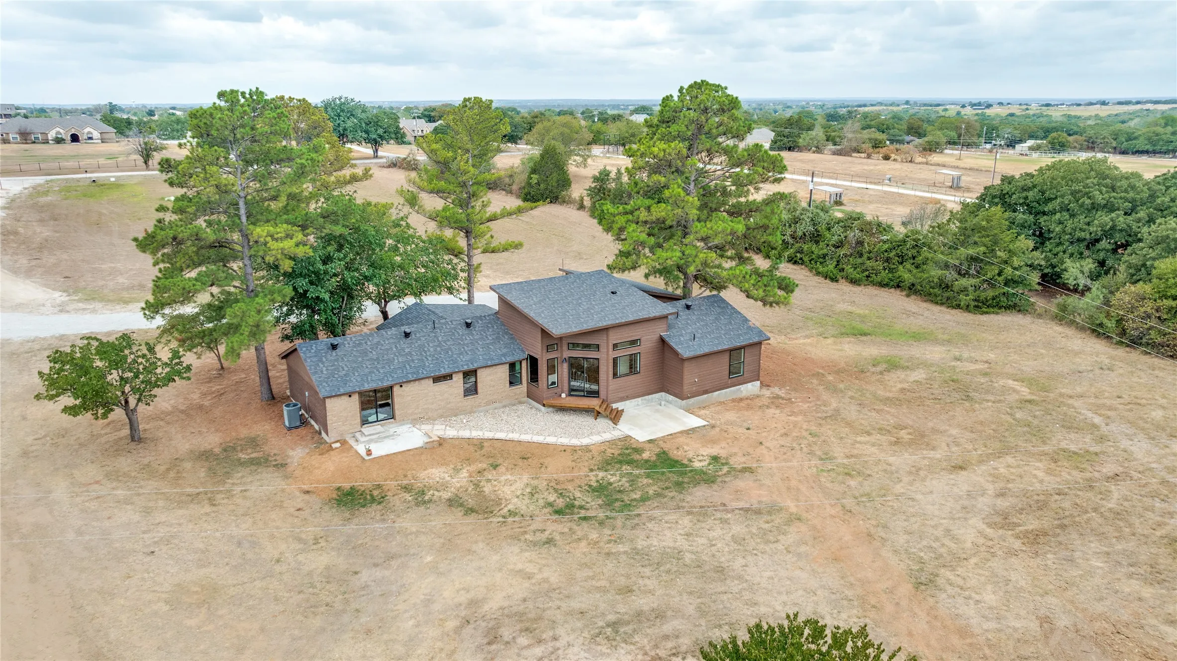 Single Family Residence For Sale in Wise County , 990 County Road 4371, Decatur, Texas 76234, 4 Bedroom, 3 Bathroom, 2 Garage spaces, 2,563 Sqft, built in 1960, mls#21400139, Real Estate Agent in Decatur, Homes For Sale in Wise county, Homes For Sale in Decatur, Realtor in Decatur Texas, Real Estate Brokerage Independent Realty Texas, Luminita Cordes Realtor