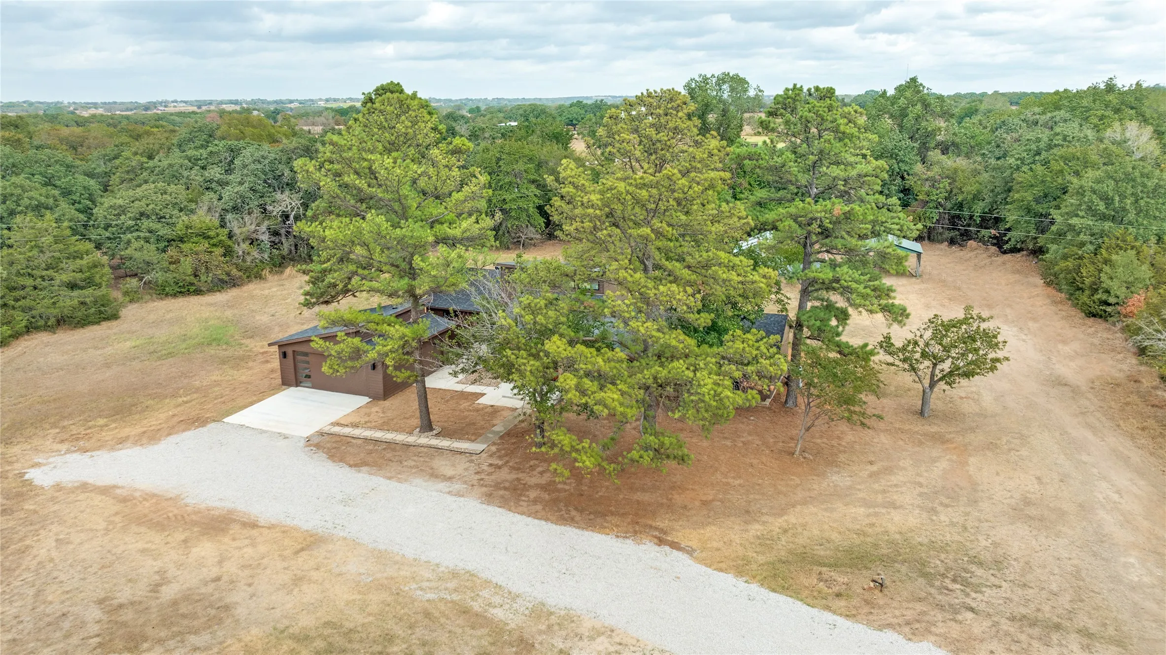 Single Family Residence For Sale in Wise County , 990 County Road 4371, Decatur, Texas 76234, 4 Bedroom, 3 Bathroom, 2 Garage spaces, 2,563 Sqft, built in 1960, mls#21400139, Real Estate Agent in Decatur, Homes For Sale in Wise county, Homes For Sale in Decatur, Realtor in Decatur Texas, Real Estate Brokerage Independent Realty Texas, Luminita Cordes Realtor