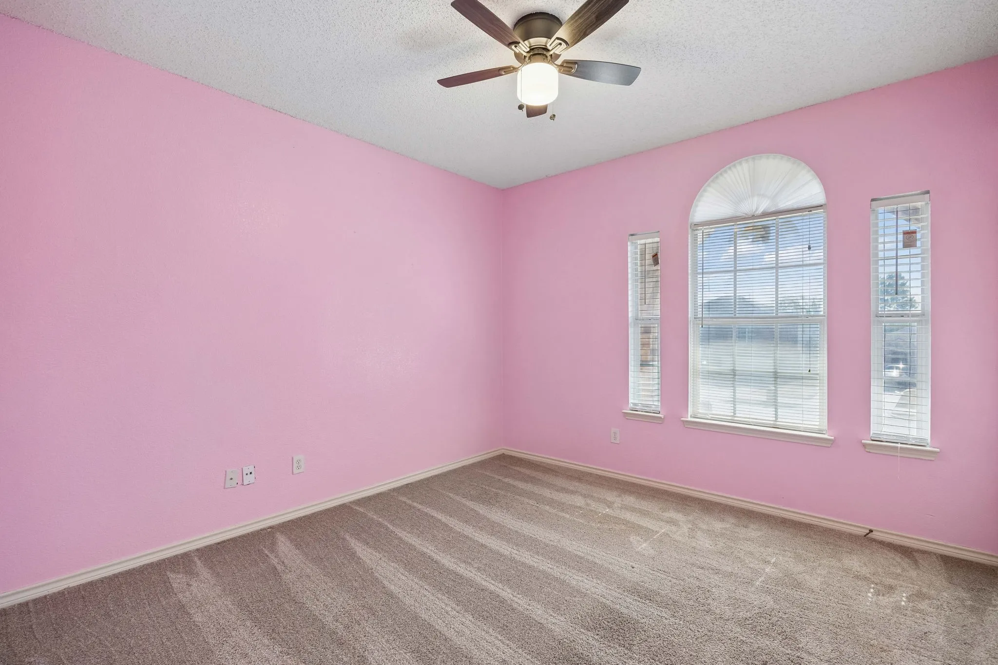 Single Family Residence For Sale in Dallas County , 2212 San Simeon Drive, Mesquite, Texas 75181, 4 Bedroom, 3 Bathroom, 2 Garage spaces, 2,628 Sqft, built in 2001, mls#21401365, Real Estate Agent in Mesquite, Homes For Sale in Dallas county, Homes For Sale in Mesquite, Realtor in Mesquite Texas, Real Estate Brokerage Independent Realty Texas, Luminita Cordes Realtor