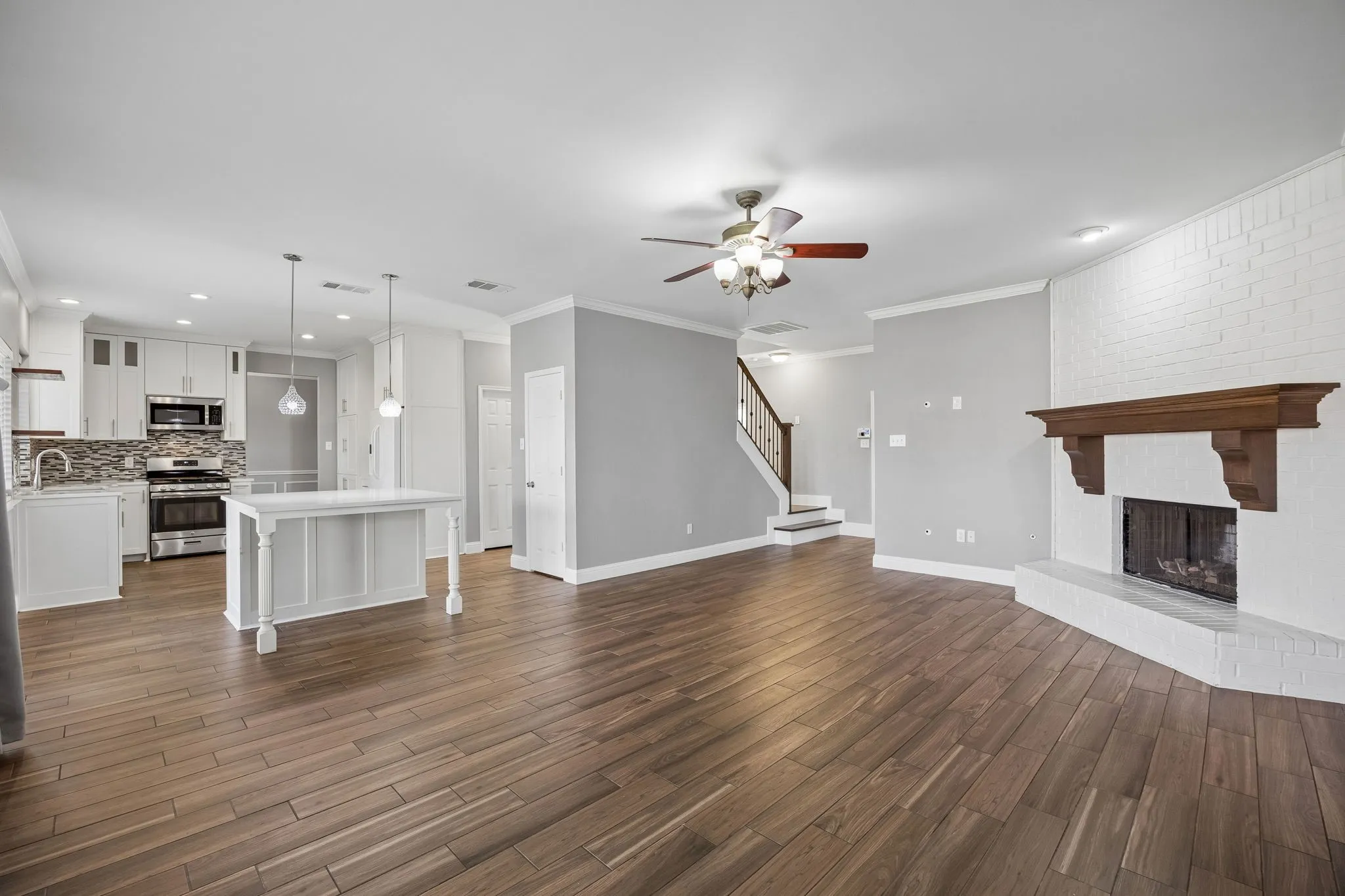 Single Family Residence For Sale in Dallas County , 2212 San Simeon Drive, Mesquite, Texas 75181, 4 Bedroom, 3 Bathroom, 2 Garage spaces, 2,628 Sqft, built in 2001, mls#21401365, Real Estate Agent in Mesquite, Homes For Sale in Dallas county, Homes For Sale in Mesquite, Realtor in Mesquite Texas, Real Estate Brokerage Independent Realty Texas, Luminita Cordes Realtor