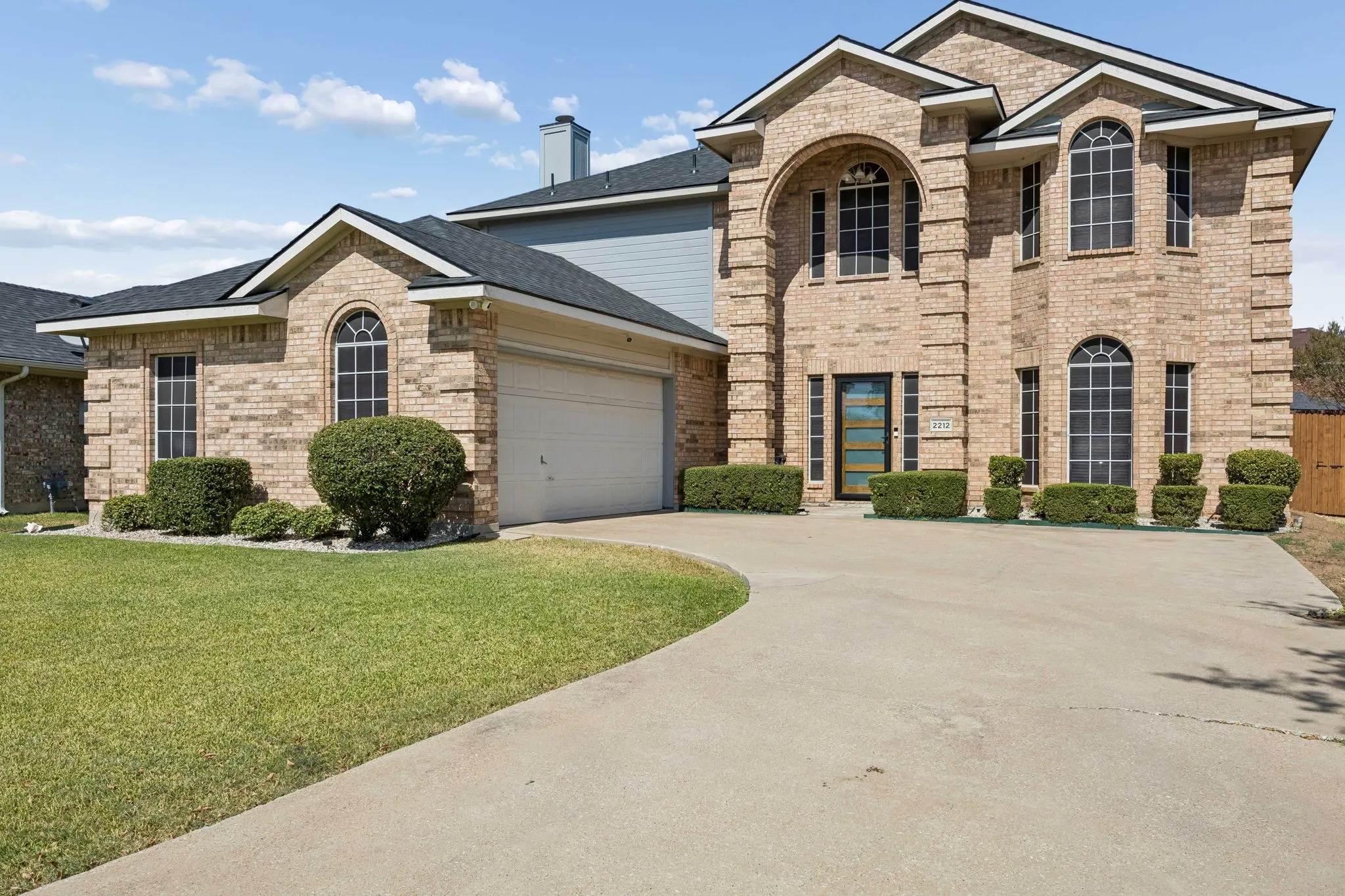 Single Family Residence For Sale in Dallas County , 2212 San Simeon Drive, Mesquite, Texas 75181, 4 Bedroom, 3 Bathroom, 2 Garage spaces, 2,628 Sqft, built in 2001, mls#21401365, Real Estate Agent in Mesquite, Homes For Sale in Dallas county, Homes For Sale in Mesquite, Realtor in Mesquite Texas, Real Estate Brokerage Independent Realty Texas, Luminita Cordes Realtor