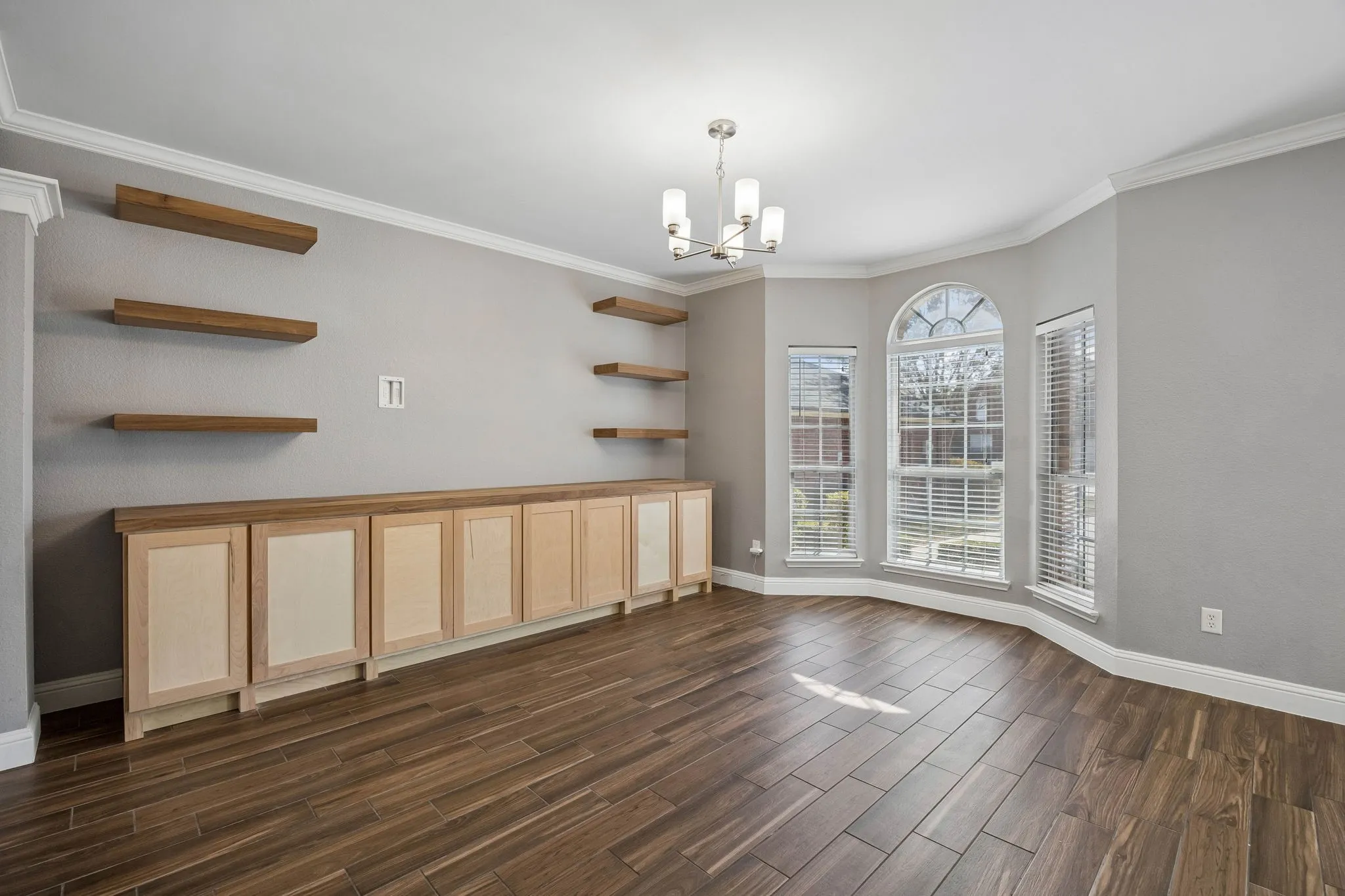 Single Family Residence For Sale in Dallas County , 2212 San Simeon Drive, Mesquite, Texas 75181, 4 Bedroom, 3 Bathroom, 2 Garage spaces, 2,628 Sqft, built in 2001, mls#21401365, Real Estate Agent in Mesquite, Homes For Sale in Dallas county, Homes For Sale in Mesquite, Realtor in Mesquite Texas, Real Estate Brokerage Independent Realty Texas, Luminita Cordes Realtor