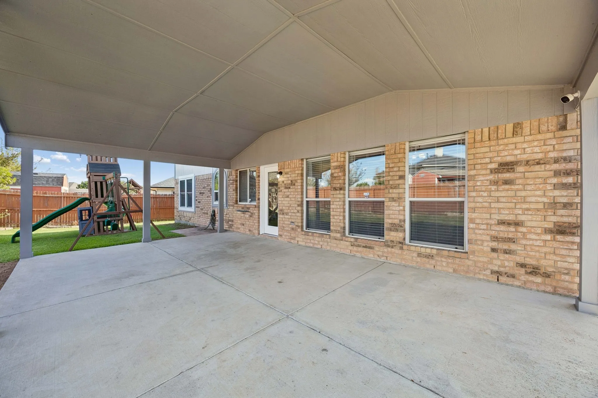 Single Family Residence For Sale in Dallas County , 2212 San Simeon Drive, Mesquite, Texas 75181, 4 Bedroom, 3 Bathroom, 2 Garage spaces, 2,628 Sqft, built in 2001, mls#21401365, Real Estate Agent in Mesquite, Homes For Sale in Dallas county, Homes For Sale in Mesquite, Realtor in Mesquite Texas, Real Estate Brokerage Independent Realty Texas, Luminita Cordes Realtor