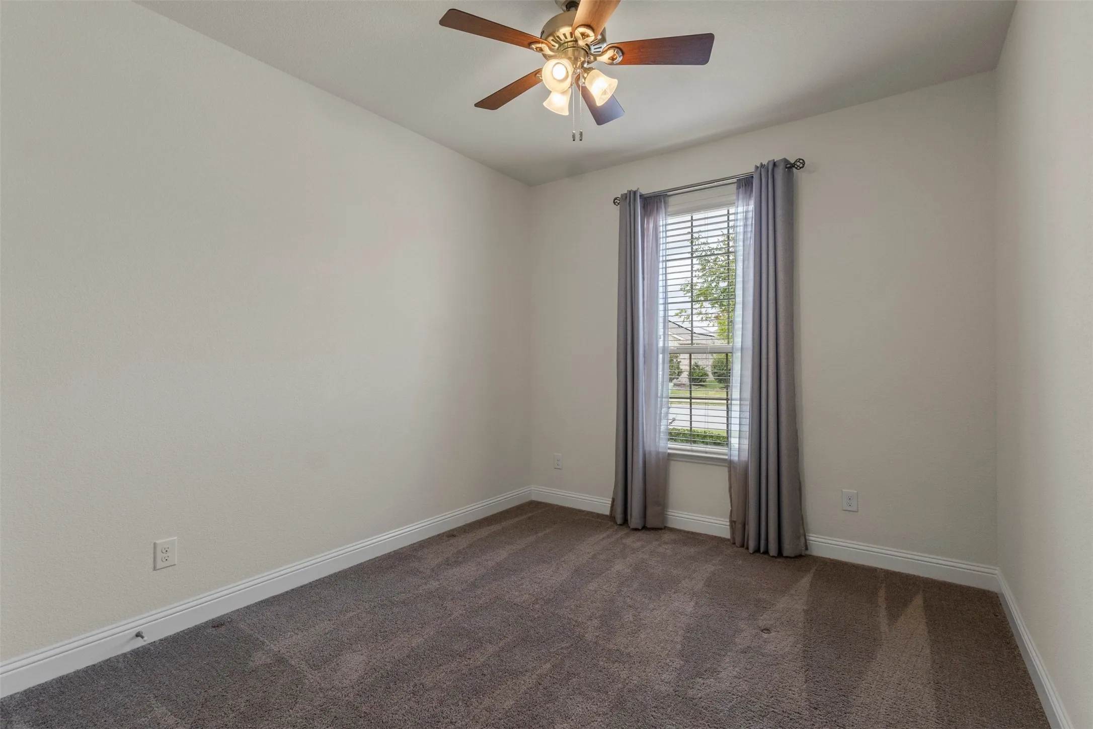 Single Family Residence For Sale in Denton County , 3428 Alamosa River Drive, Celina, Texas 75078, 4 Bedroom, 2 Bathroom, 2 Garage spaces, 1,864 Sqft, built in 2019, mls#21400826, Real Estate Agent in Celina, Homes For Sale in Denton county, Homes For Sale in Celina, Realtor in Celina Texas, Real Estate Brokerage Independent Realty Texas, Luminita Cordes Realtor