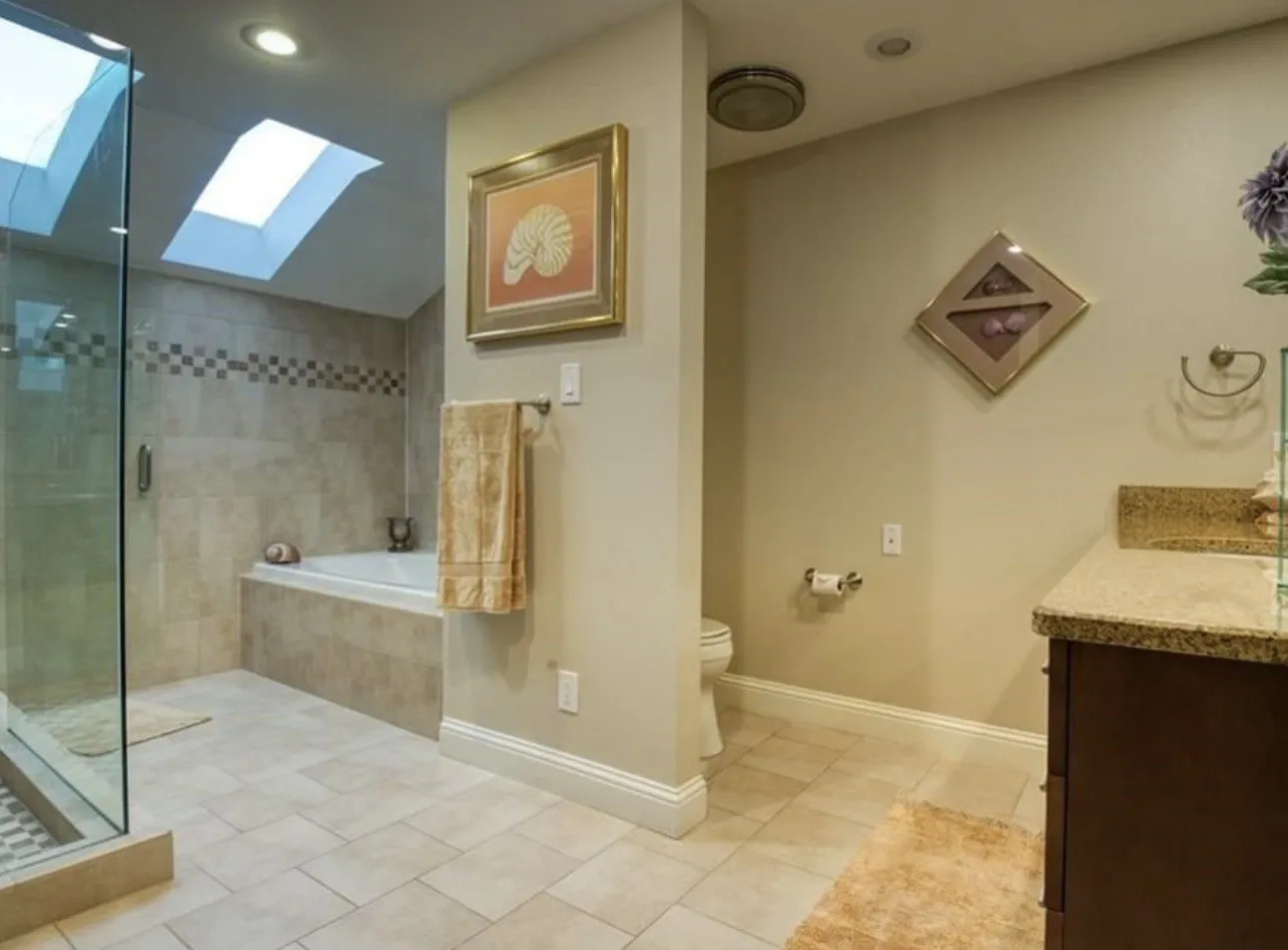 Duplex For Rent in Dallas County , 4970 Thunder Road, Dallas, Texas 75244, 2 Bedroom, 2 Bathroom, 2 Garage spaces, 1,873 Sqft, built in 1978, mls#21400504, Real Estate Agent in Dallas, Homes For Rent in Dallas county, Homes For Rent in Dallas, Realtor in Dallas Texas, Real Estate Brokerage Independent Realty Texas, Luminita Cordes Realtor