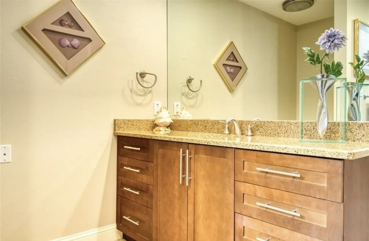 Duplex For Rent in Dallas County , 4970 Thunder Road, Dallas, Texas 75244, 2 Bedroom, 2 Bathroom, 2 Garage spaces, 1,873 Sqft, built in 1978, mls#21400504, Real Estate Agent in Dallas, Homes For Rent in Dallas county, Homes For Rent in Dallas, Realtor in Dallas Texas, Real Estate Brokerage Independent Realty Texas, Luminita Cordes Realtor