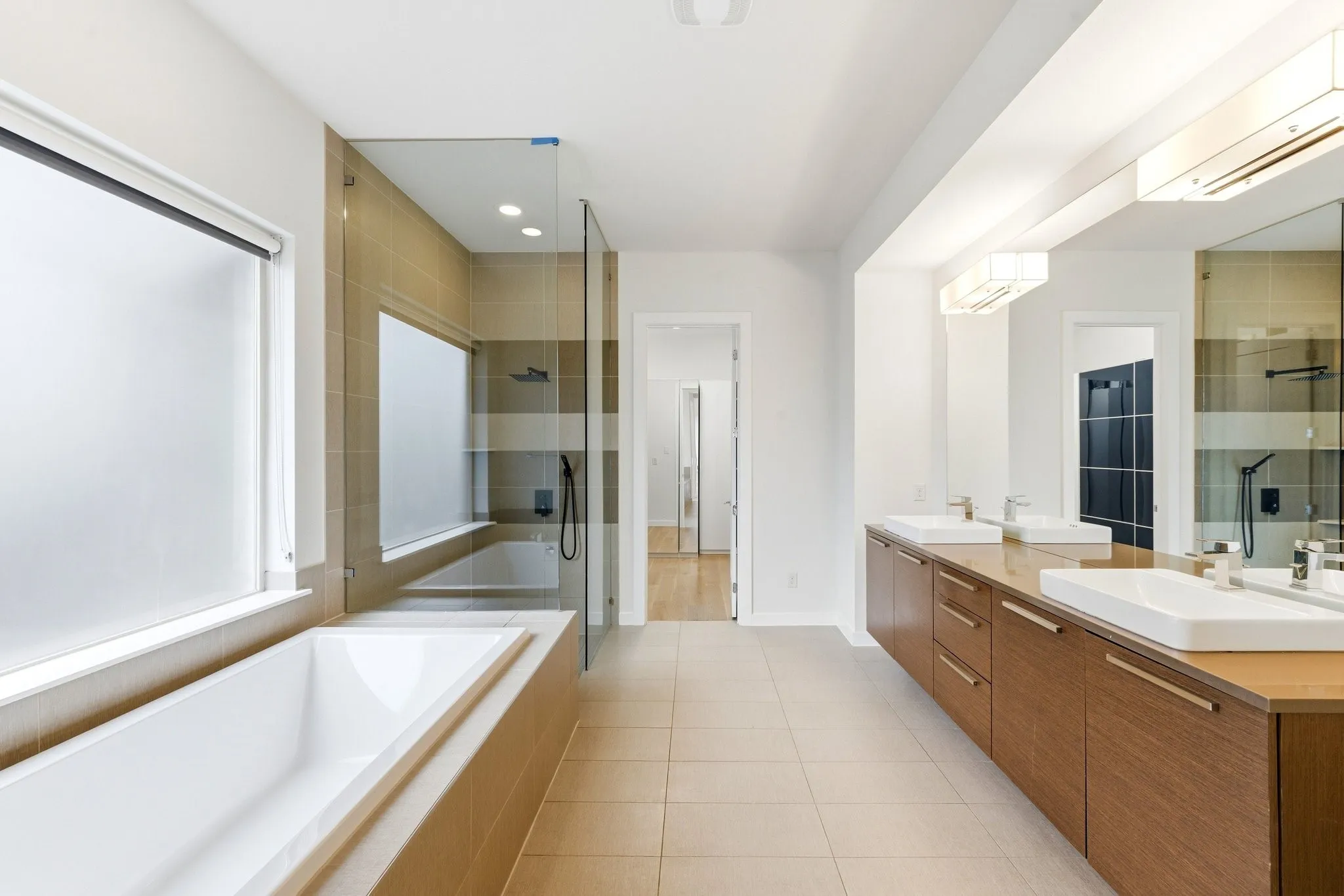 pa-inspired primary ensuite bath with dual vanities, modern cabinetry, and quartz counters