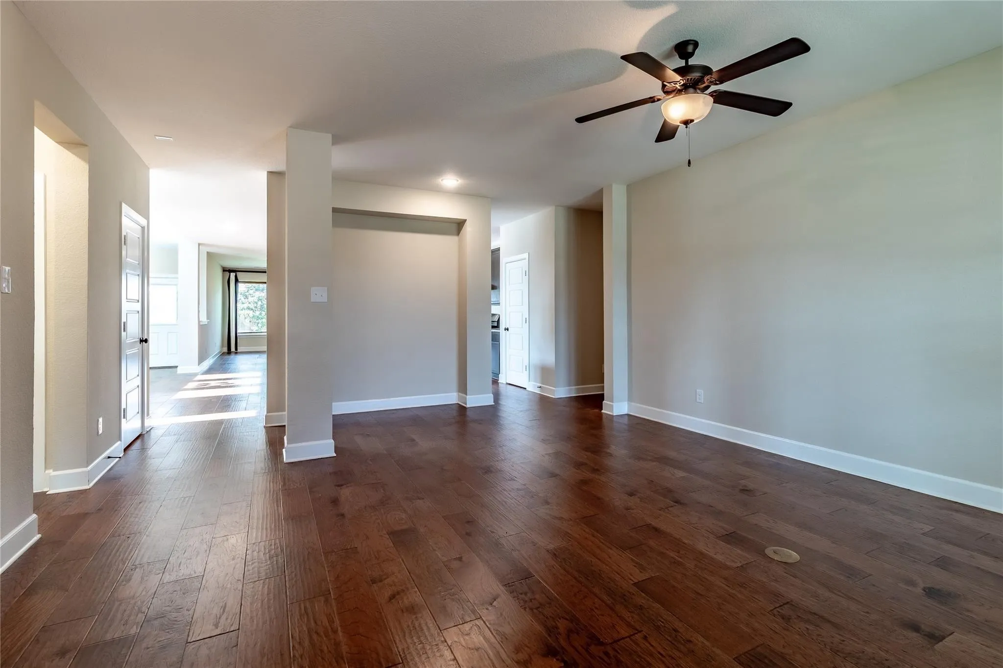 Single Family Residence For Sale in Kaufman County , 1609 Cedar Crest Drive, Forney, Texas 75126, 4 Bedroom, 3 Bathroom, 2 Garage spaces, 3,290 Sqft, built in 2016, mls#21401598, Real Estate Agent in Forney, Homes For Sale in Kaufman county, Homes For Sale in Forney, Realtor in Forney Texas, Real Estate Brokerage Independent Realty Texas, Luminita Cordes Realtor
