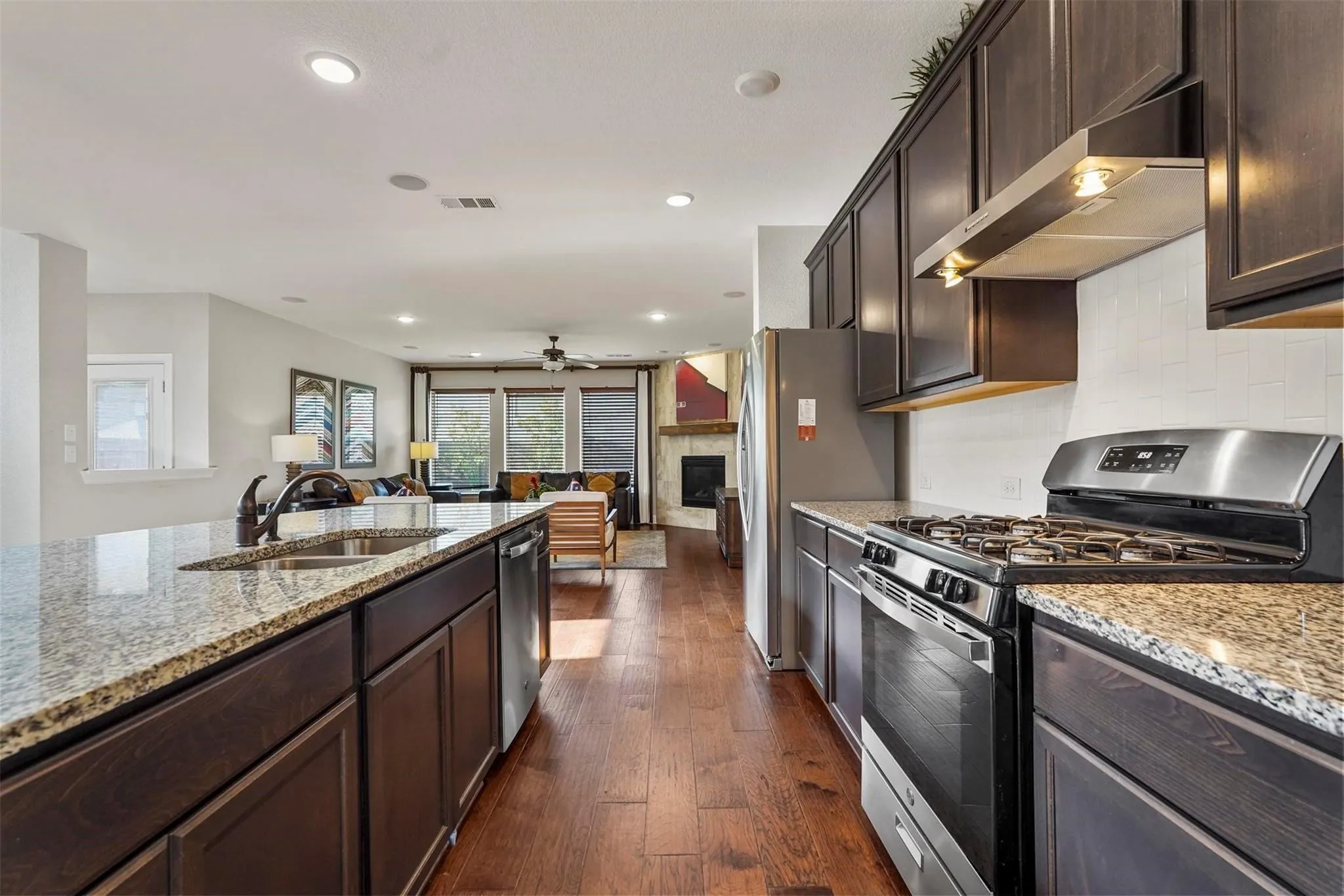 Single Family Residence For Sale in Kaufman County , 1609 Cedar Crest Drive, Forney, Texas 75126, 4 Bedroom, 3 Bathroom, 2 Garage spaces, 3,290 Sqft, built in 2016, mls#21401598, Real Estate Agent in Forney, Homes For Sale in Kaufman county, Homes For Sale in Forney, Realtor in Forney Texas, Real Estate Brokerage Independent Realty Texas, Luminita Cordes Realtor