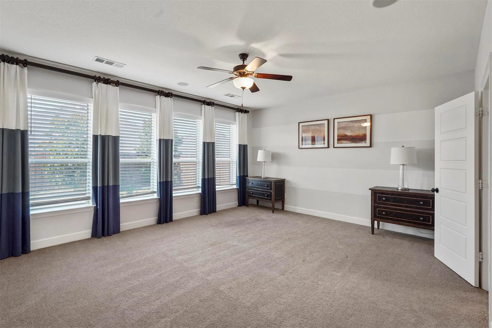 Single Family Residence For Sale in Kaufman County , 1609 Cedar Crest Drive, Forney, Texas 75126, 4 Bedroom, 3 Bathroom, 2 Garage spaces, 3,290 Sqft, built in 2016, mls#21401598, Real Estate Agent in Forney, Homes For Sale in Kaufman county, Homes For Sale in Forney, Realtor in Forney Texas, Real Estate Brokerage Independent Realty Texas, Luminita Cordes Realtor