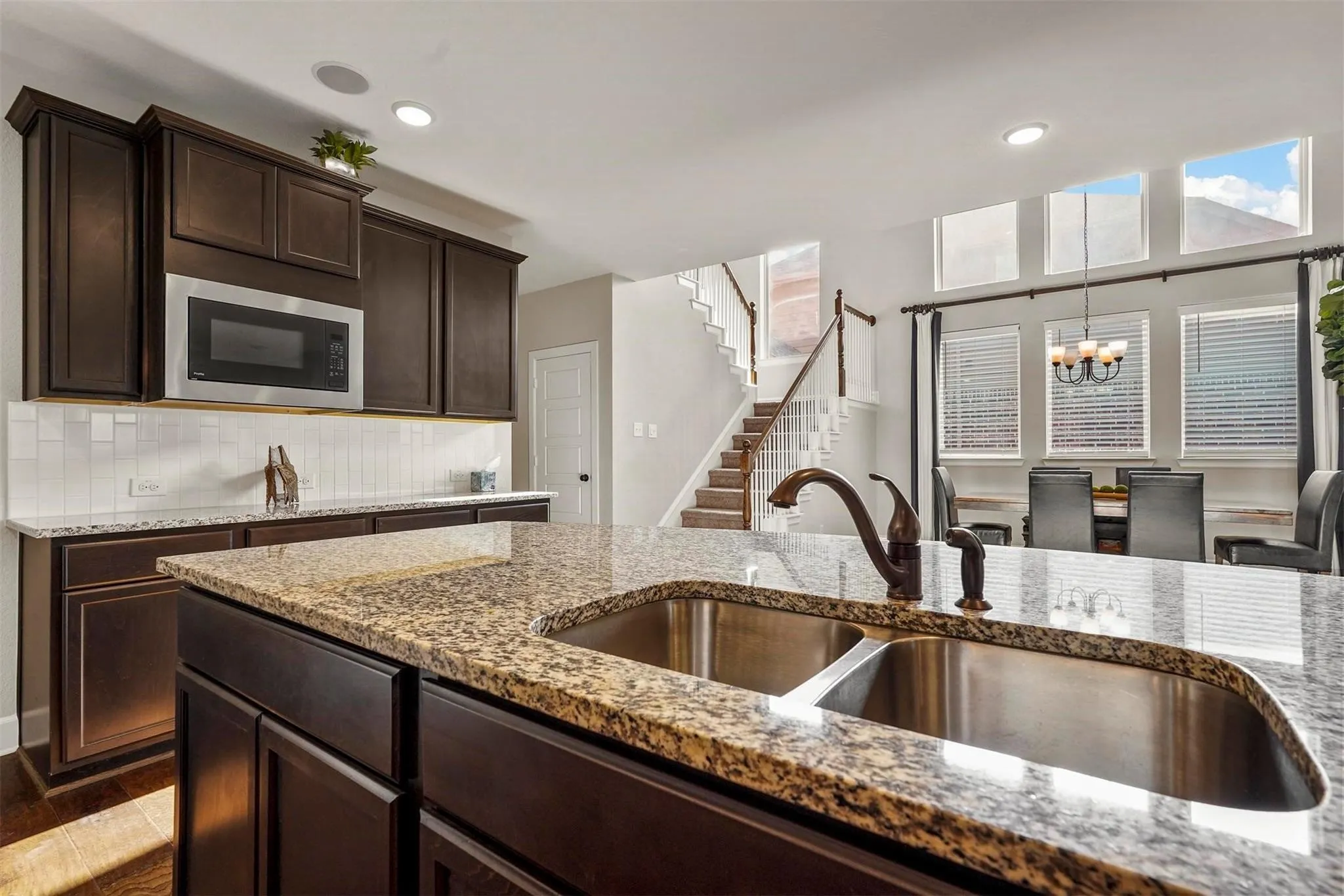 Single Family Residence For Sale in Kaufman County , 1609 Cedar Crest Drive, Forney, Texas 75126, 4 Bedroom, 3 Bathroom, 2 Garage spaces, 3,290 Sqft, built in 2016, mls#21401598, Real Estate Agent in Forney, Homes For Sale in Kaufman county, Homes For Sale in Forney, Realtor in Forney Texas, Real Estate Brokerage Independent Realty Texas, Luminita Cordes Realtor