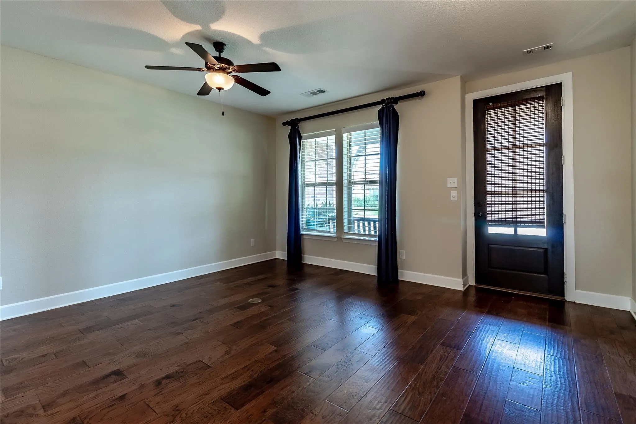 Single Family Residence For Sale in Kaufman County , 1609 Cedar Crest Drive, Forney, Texas 75126, 4 Bedroom, 3 Bathroom, 2 Garage spaces, 3,290 Sqft, built in 2016, mls#21401598, Real Estate Agent in Forney, Homes For Sale in Kaufman county, Homes For Sale in Forney, Realtor in Forney Texas, Real Estate Brokerage Independent Realty Texas, Luminita Cordes Realtor